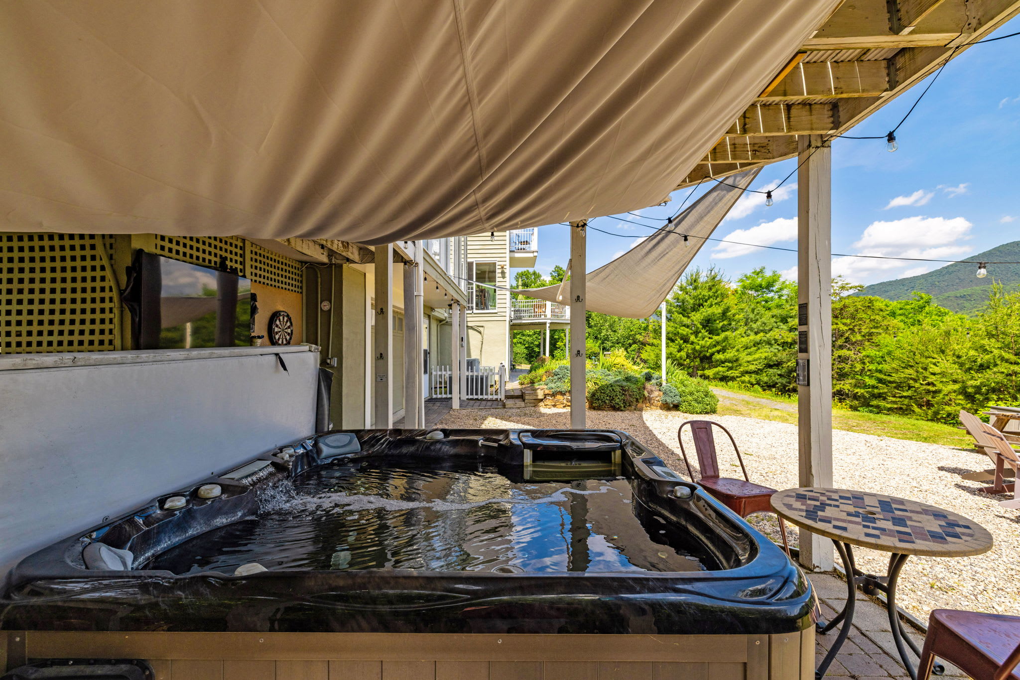Secluded Retreat Endless Mtn Views, Rushing Stream