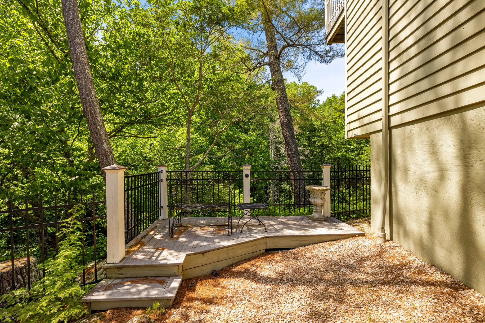 Secluded Retreat Endless Mtn Views, Rushing Stream