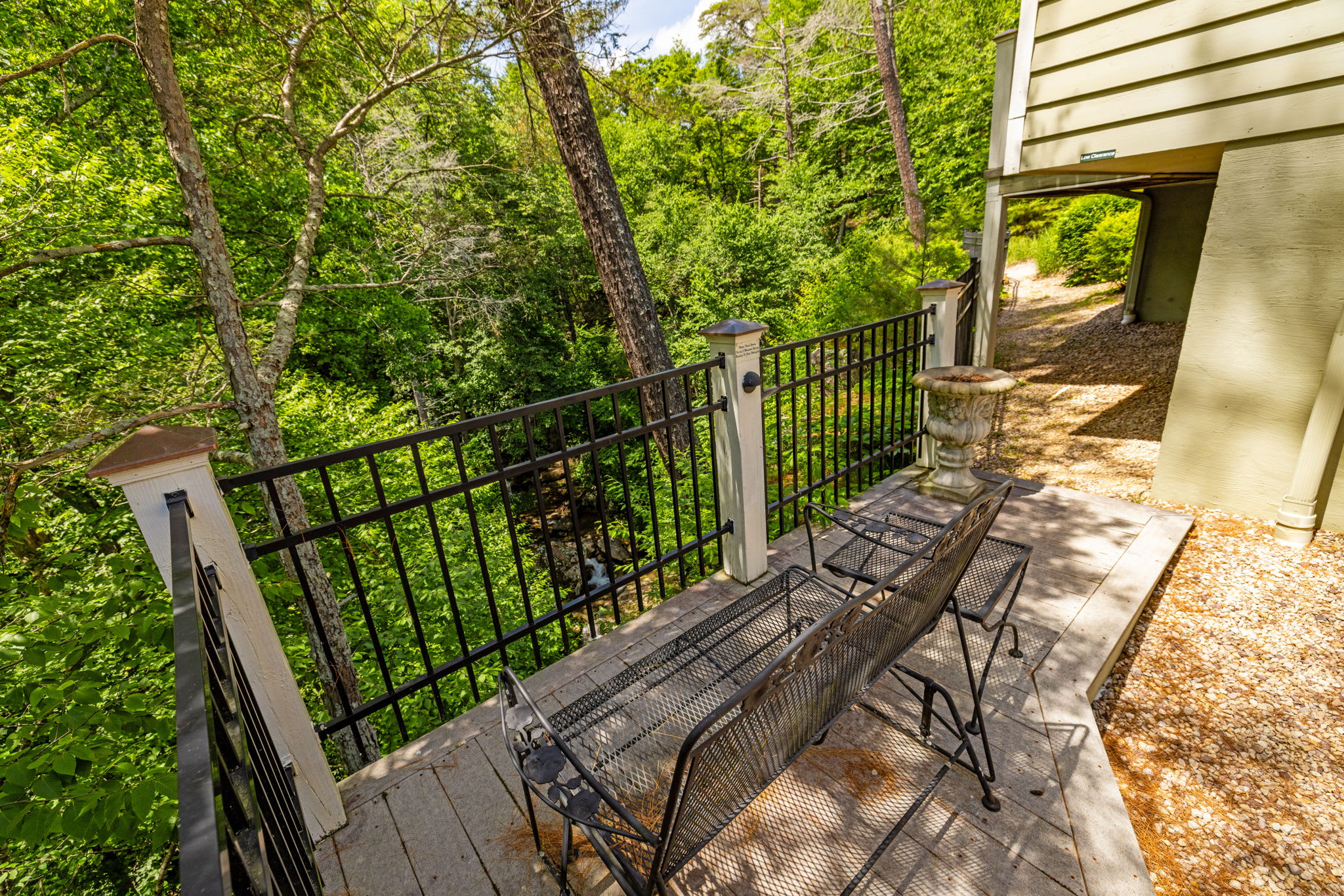 Secluded Retreat Endless Mtn Views, Rushing Stream