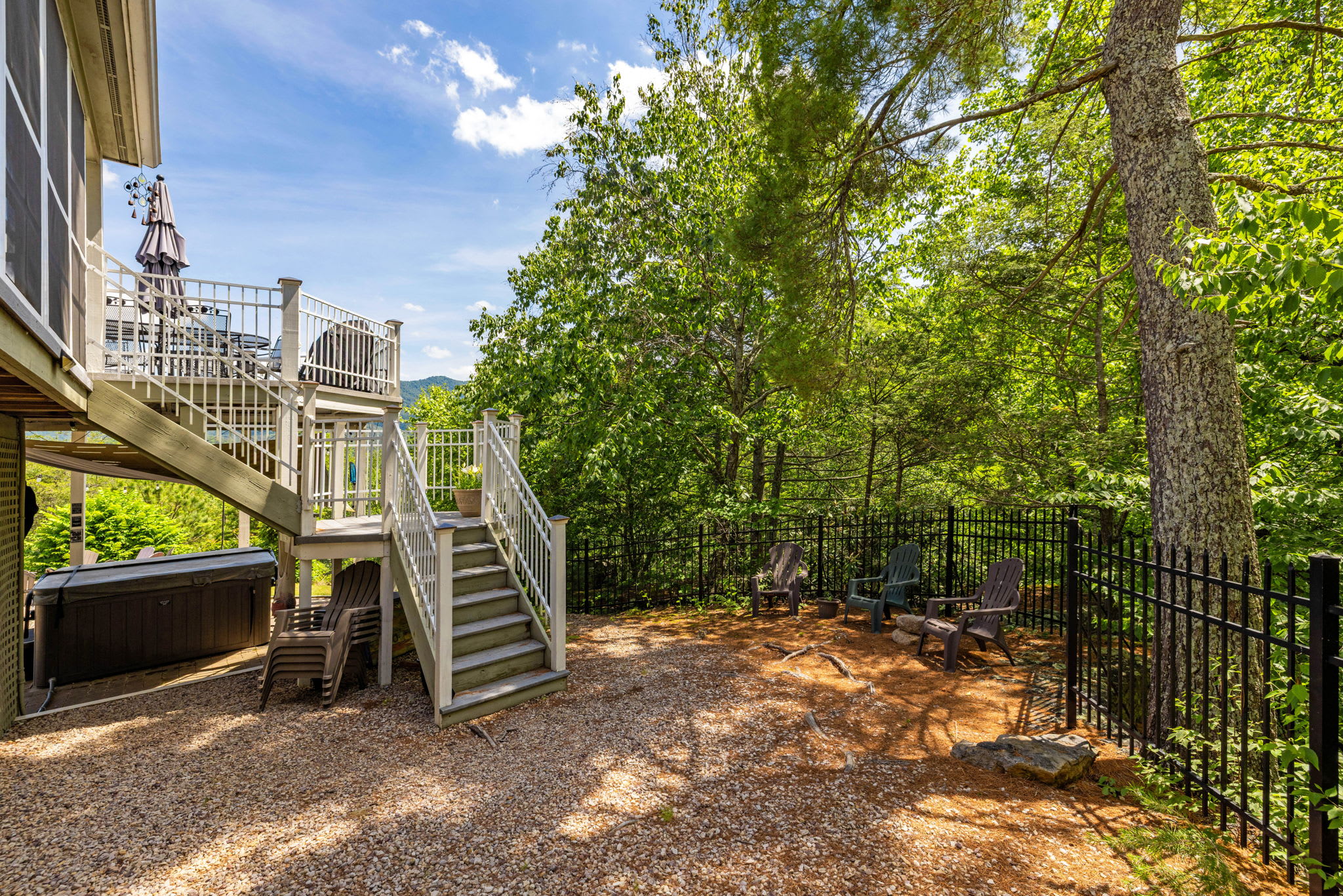 Secluded Retreat Endless Mtn Views, Rushing Stream