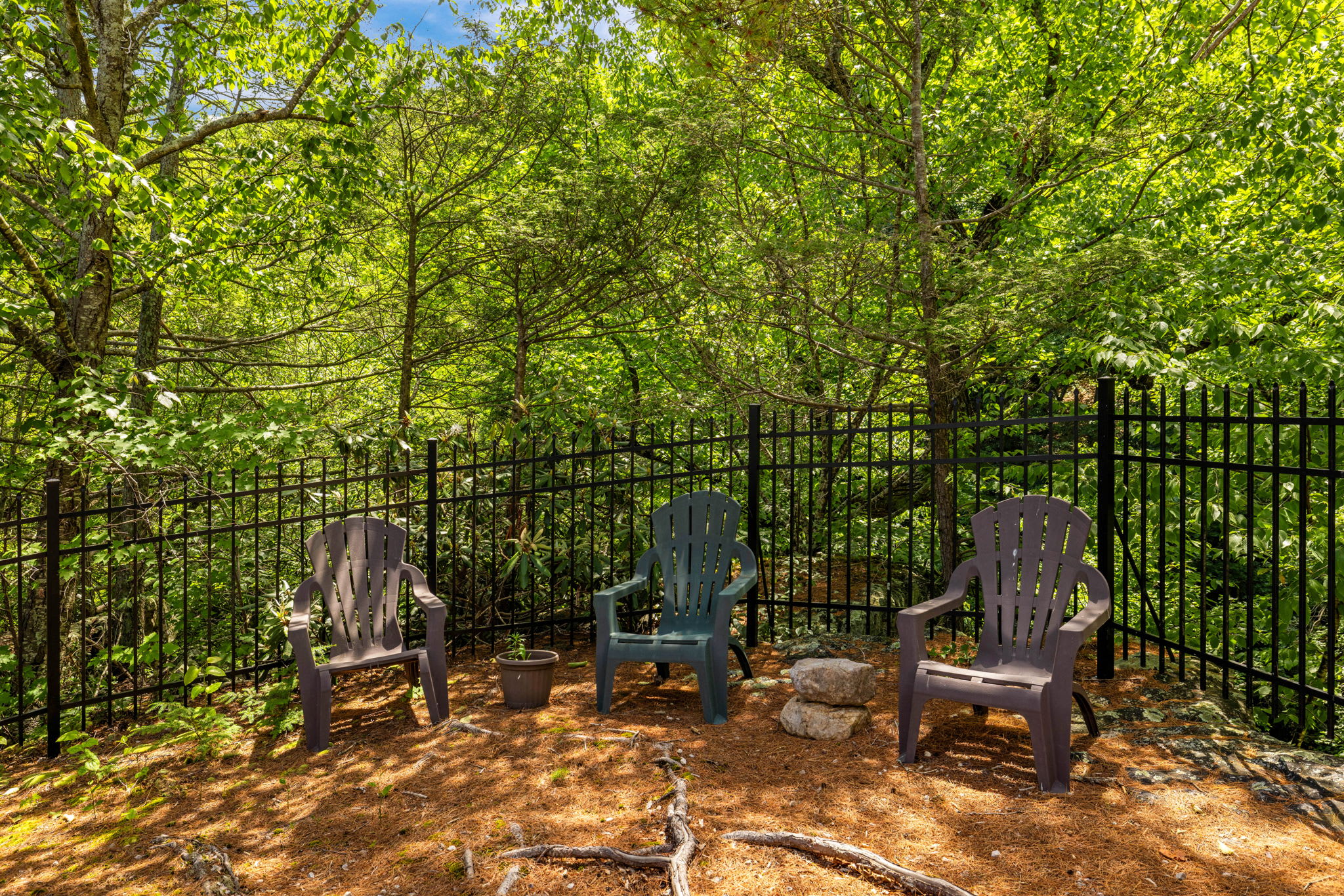 Secluded Retreat Endless Mtn Views, Rushing Stream