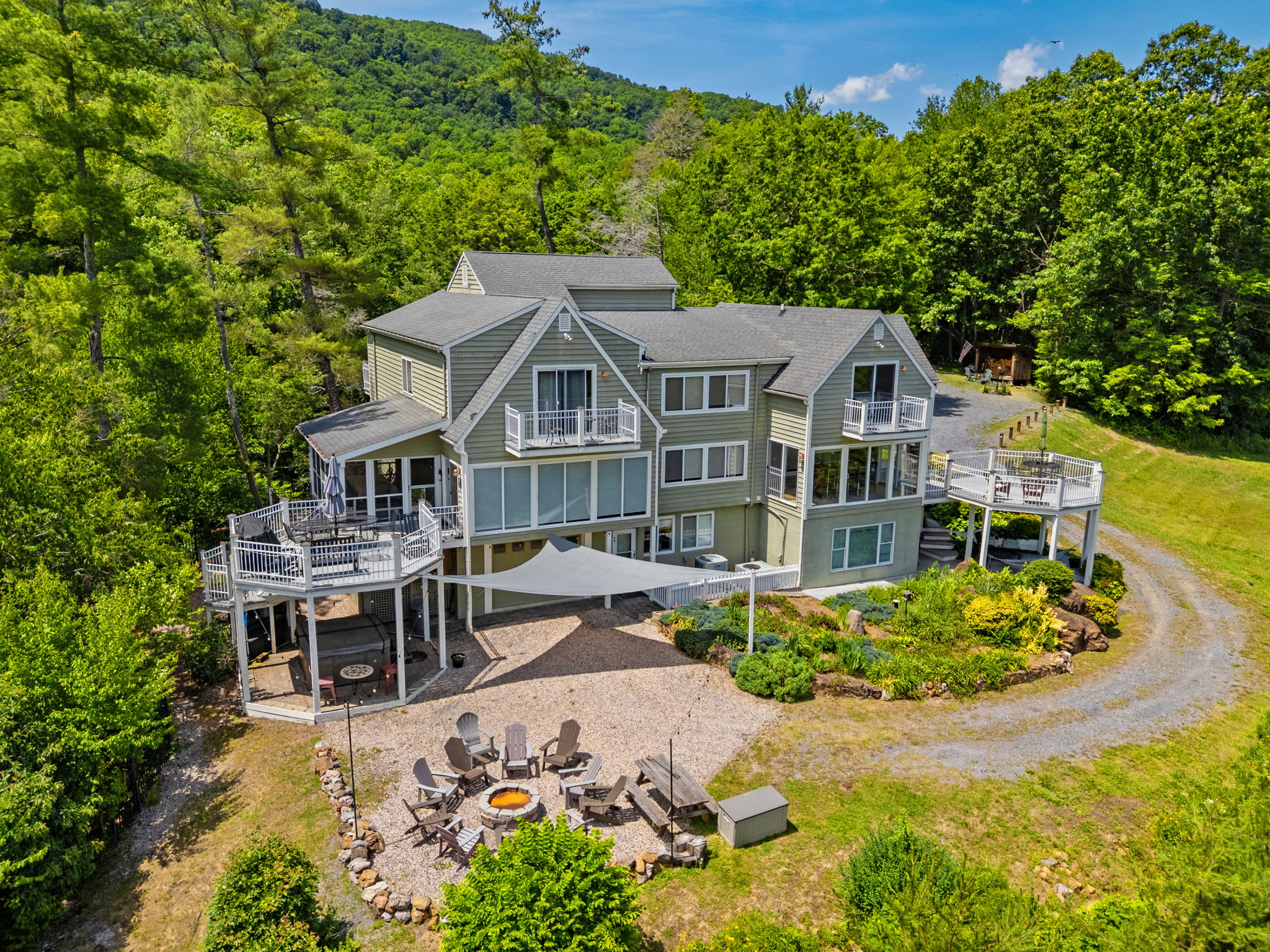 Secluded Retreat Endless Mtn Views, Rushing Stream