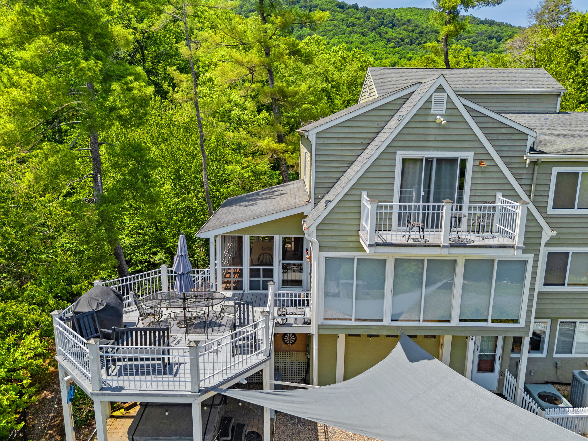 Secluded Retreat Endless Mtn Views, Rushing Stream