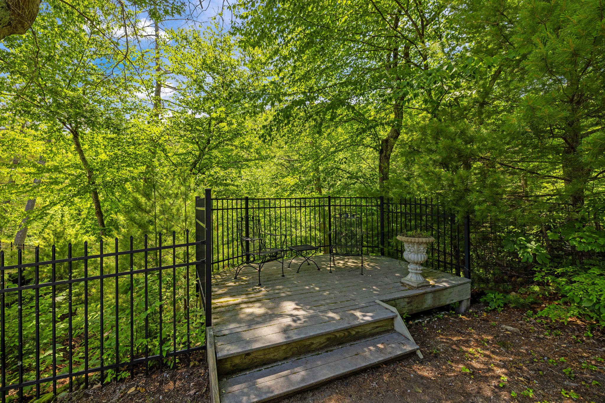 Secluded Retreat Endless Mtn Views, Rushing Stream