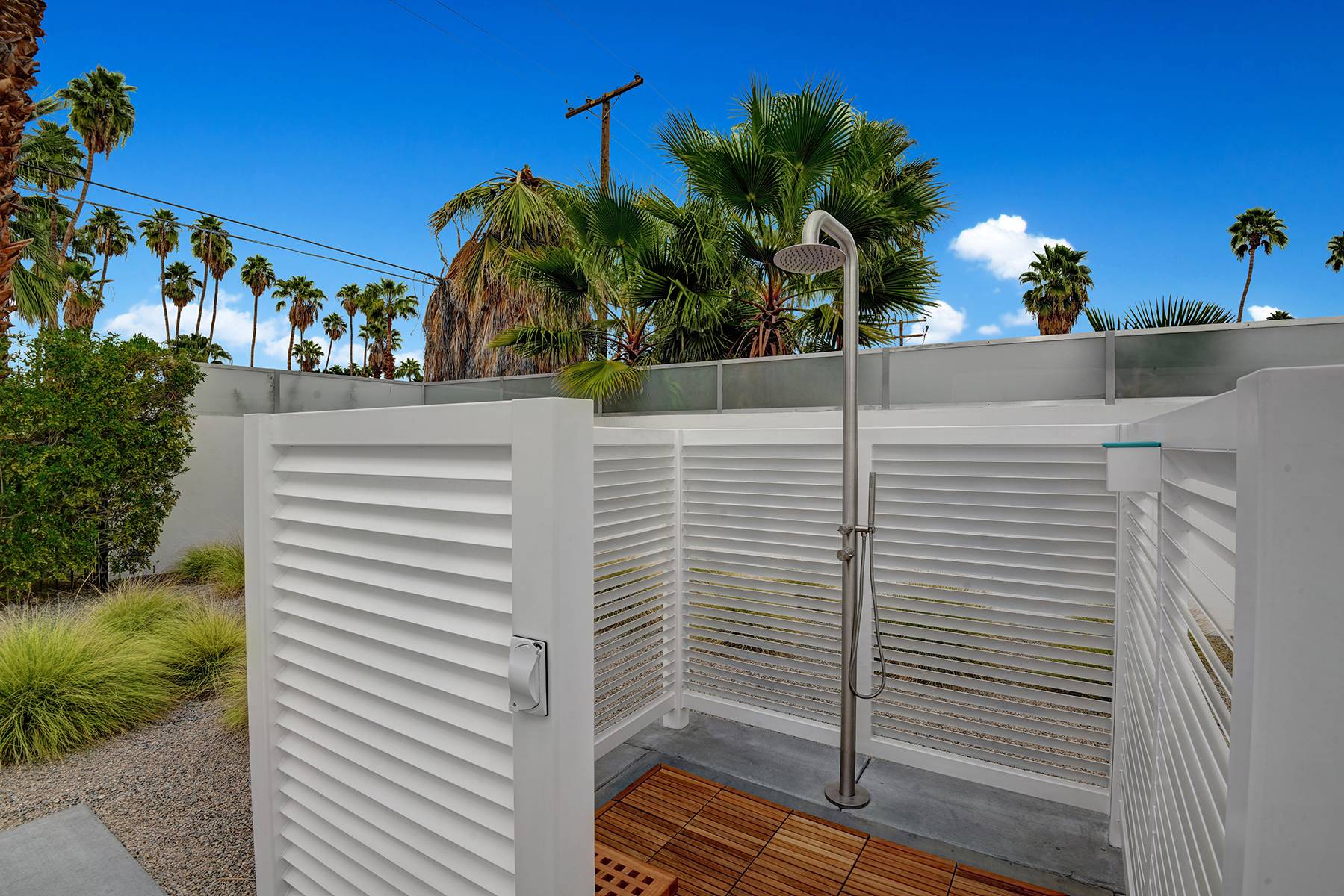 Outdoor Shower | The Bond House in Palm Springs, California by Luxus Vacation Properties