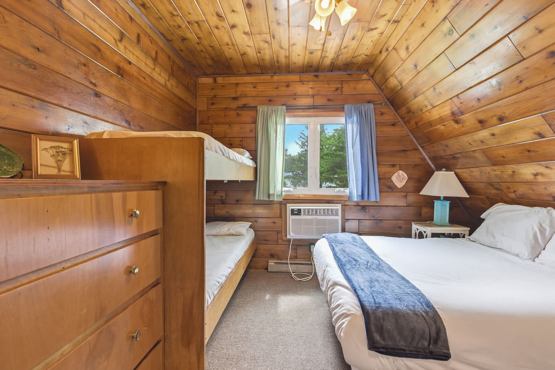 Flexible sleeping arrangements help accommodate families with ease.