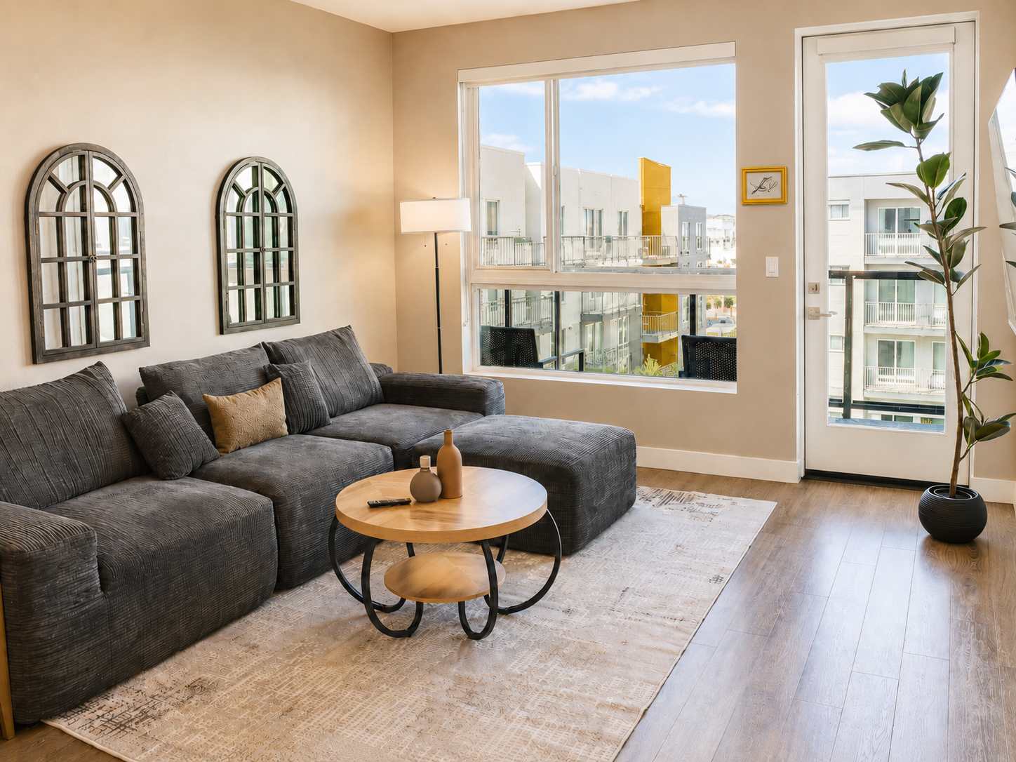 Stylish Apartment Near Disneyland w/ Pool & Gym