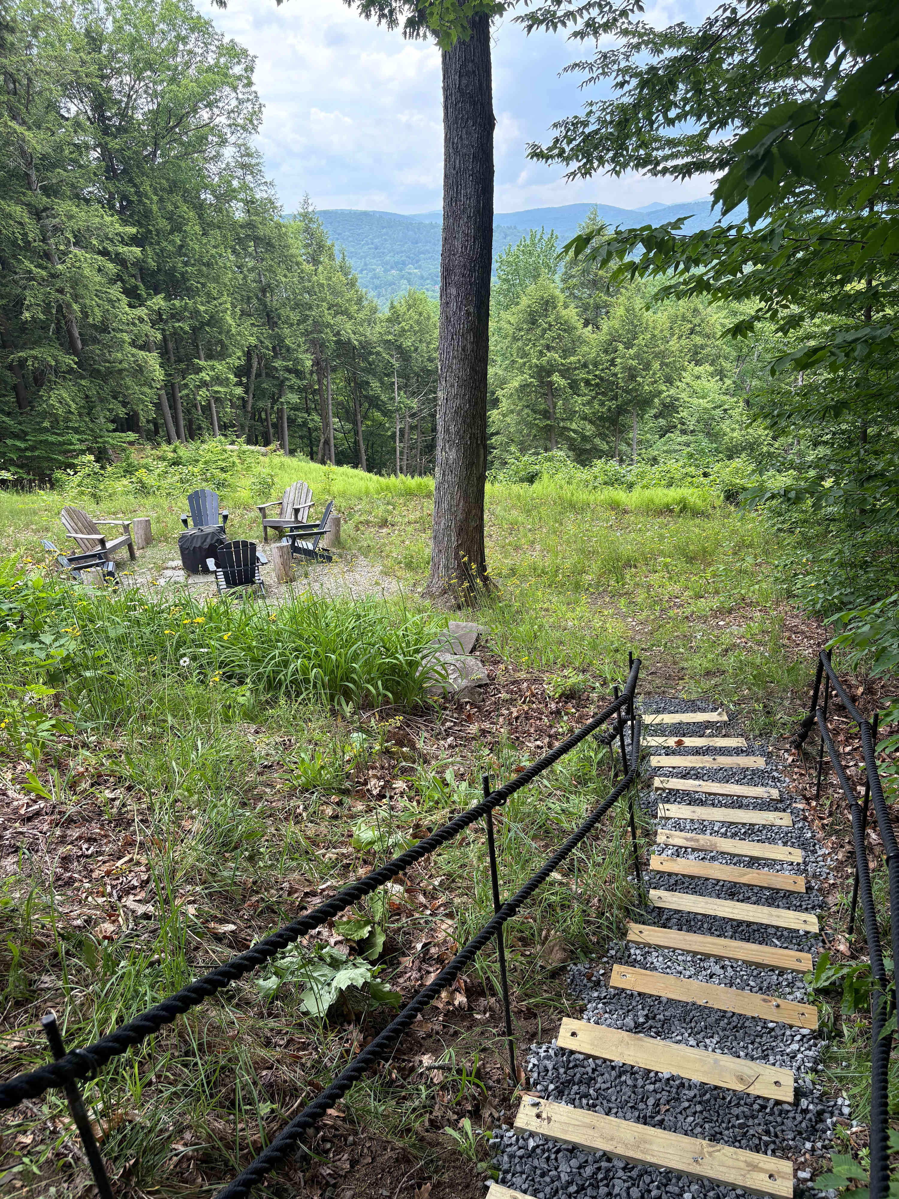 Mountain Views · Dog-Friendly Home & Fire Pit