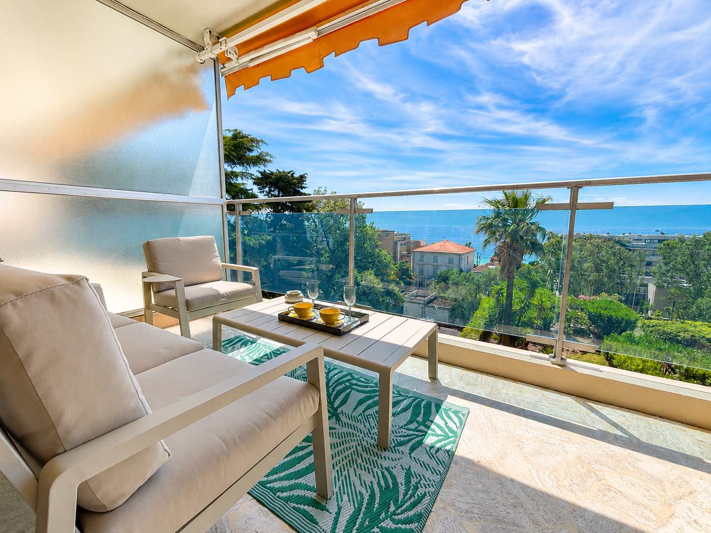 LUCIA — Cannes, Cannes