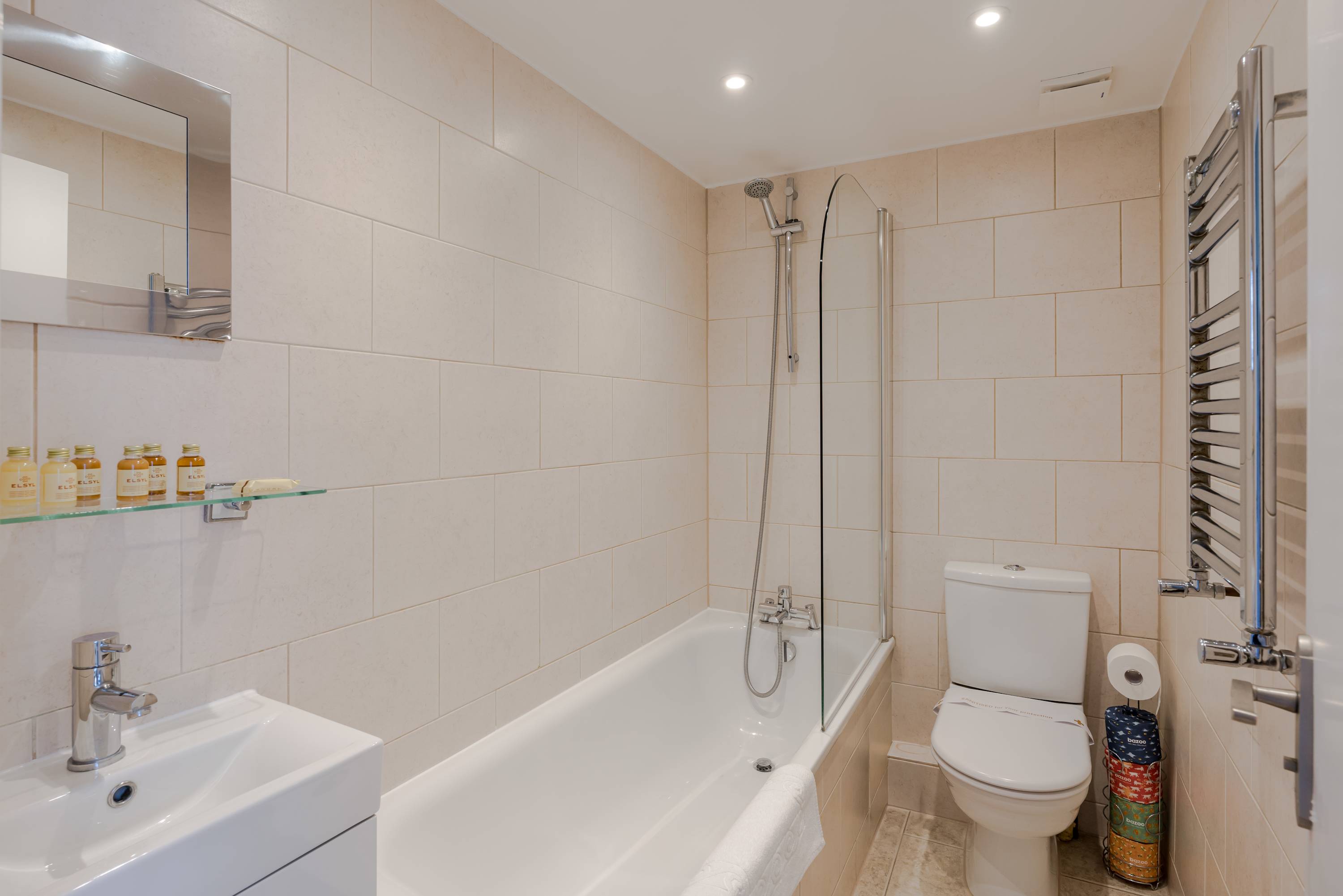 Fitzrovia 1-Bed Flat · Central London · Sleeps 4 in Great Titchfield Street, 2 W1W 7PW - Property image 15 - VivreStays