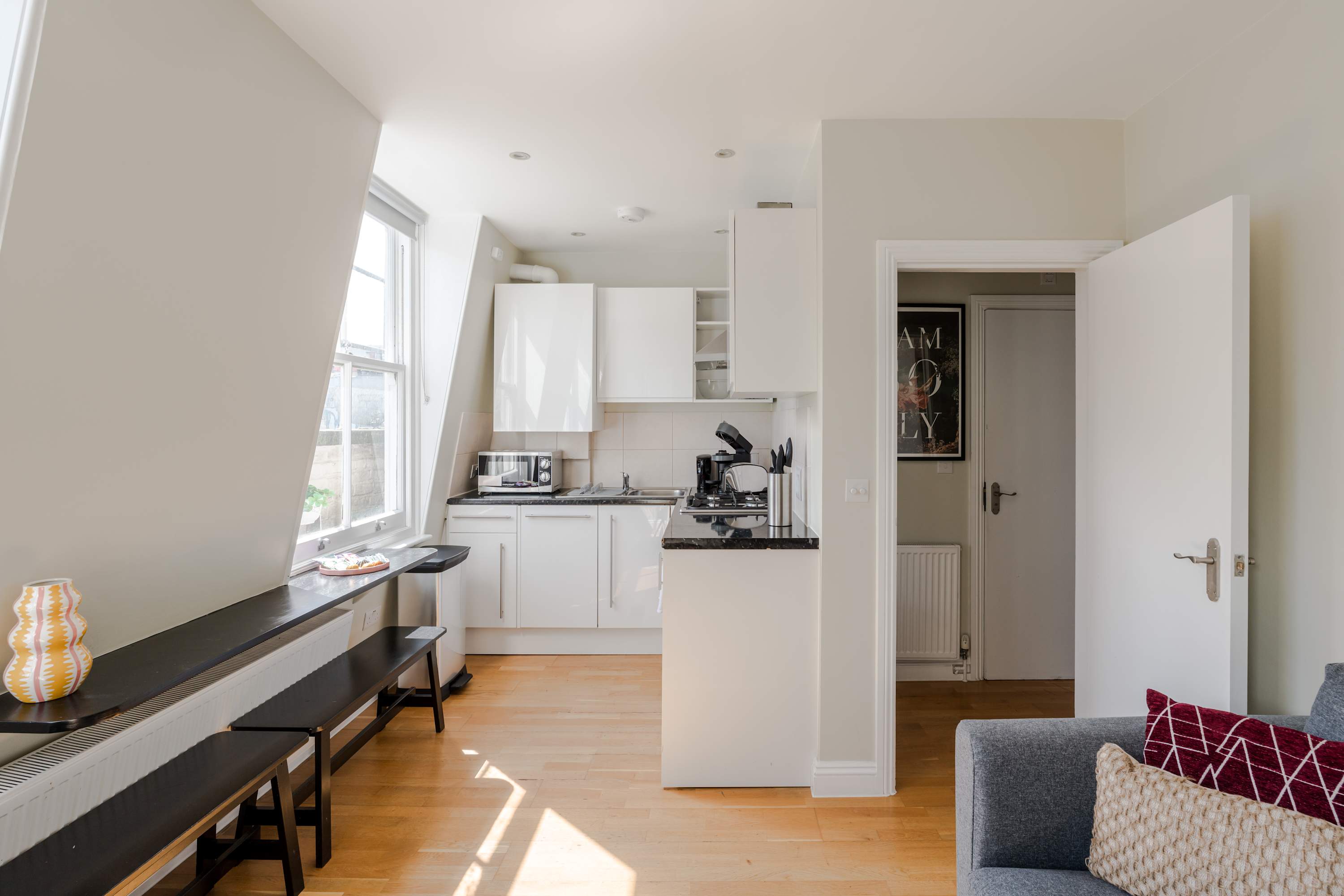 Fitzrovia 1-Bed · BT Tower View · Sleeps 4 in Great Titchfield Street, 3 W1W - Property image 3 - VivreStays
