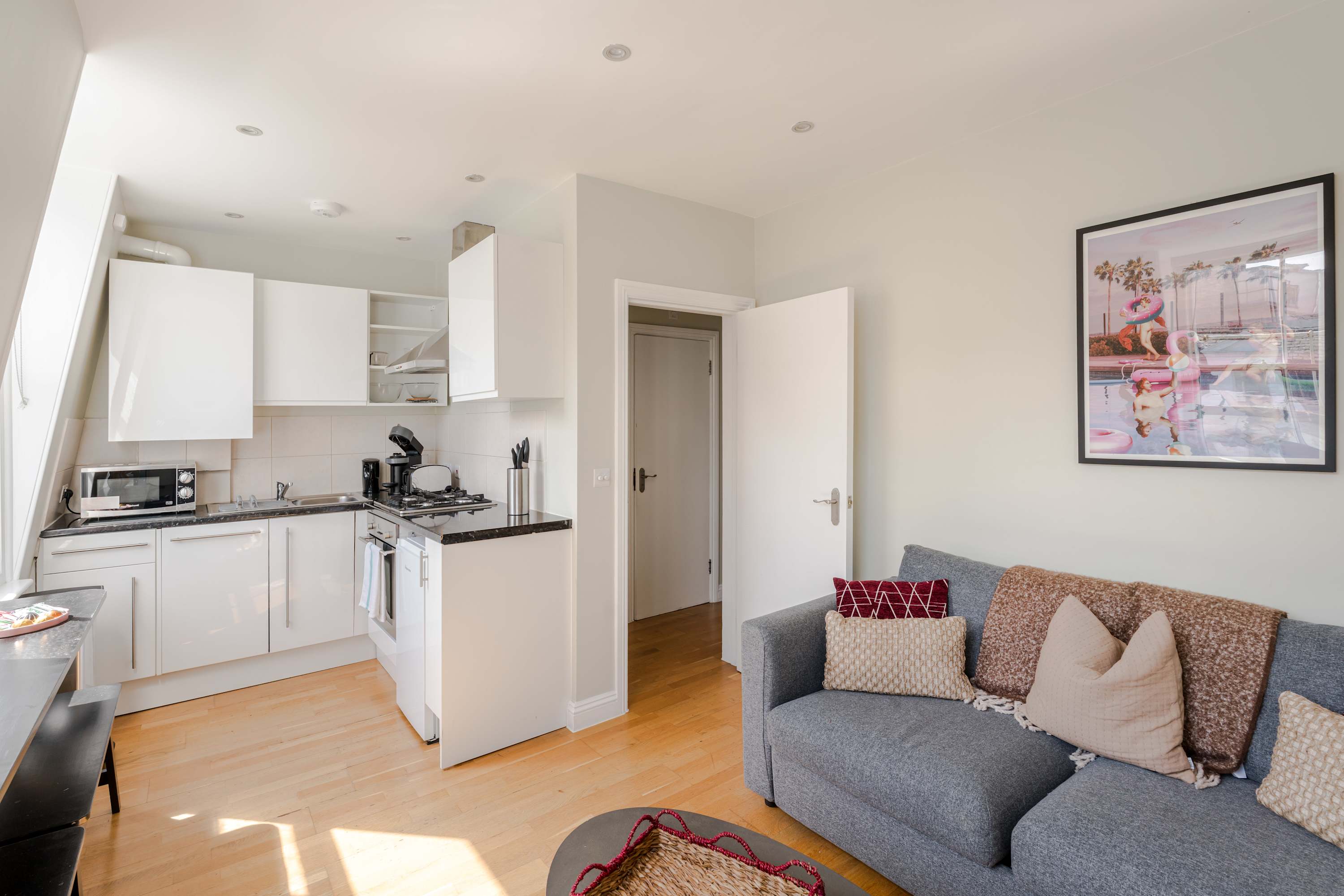 Fitzrovia 1-Bed · BT Tower View · Sleeps 4 in Great Titchfield Street, 3 W1W - Property image 14 - VivreStays