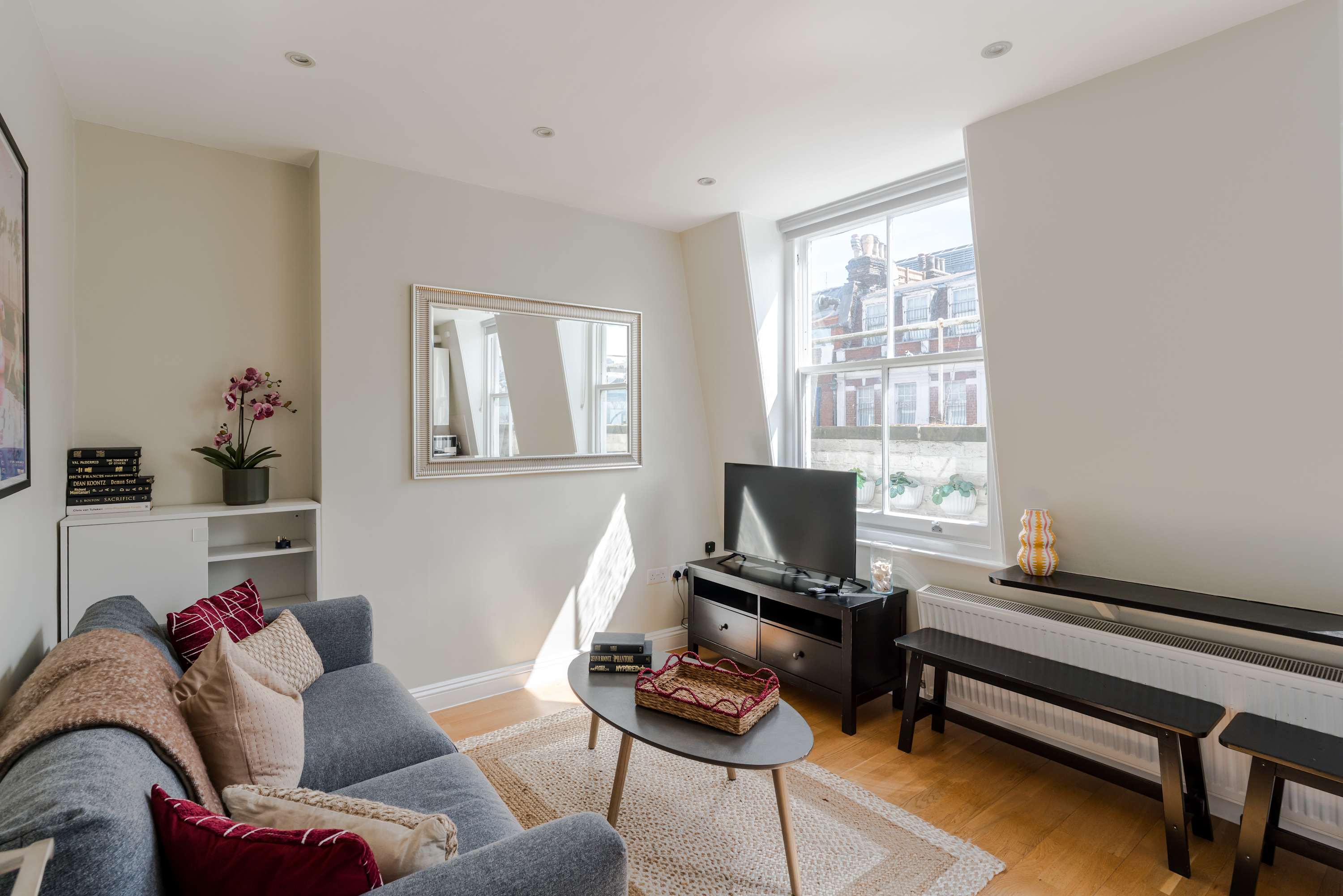 Fitzrovia 1-Bed · BT Tower View · Sleeps 4 in Great Titchfield Street, 3 W1W - Property image 11 - VivreStays