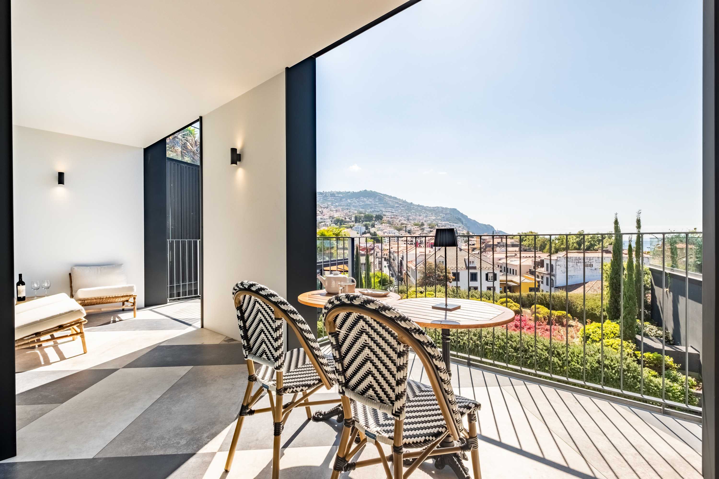 Luxury 5-Star Stay at Savoy Insular