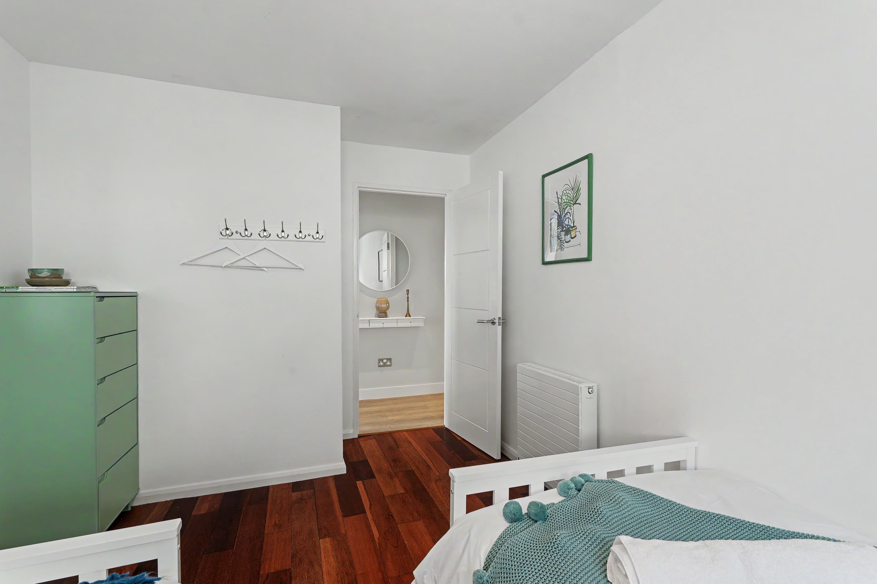 Stylish 3 Bedroom with Balcony and Amazing View in 15 Innerdownie Place FK14 7BY - Property image 16 - VivreStays