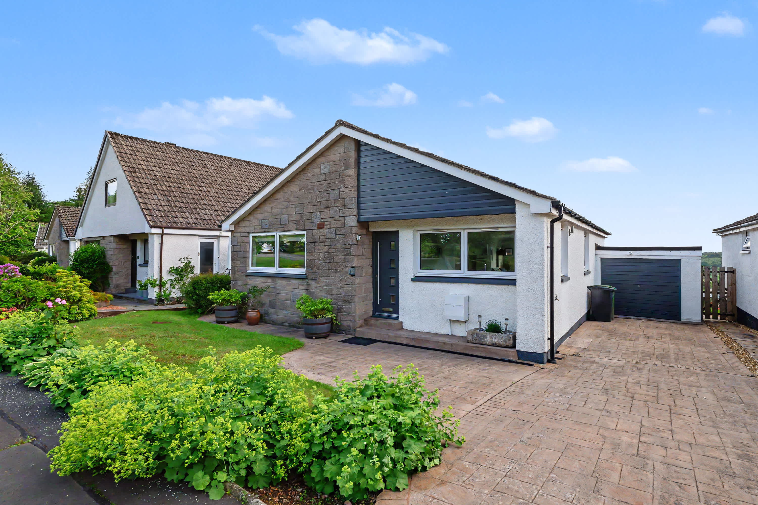 Stylish 3 Bedroom with Balcony and Amazing View in 15 Innerdownie Place FK14 7BY - Property image 21 - VivreStays