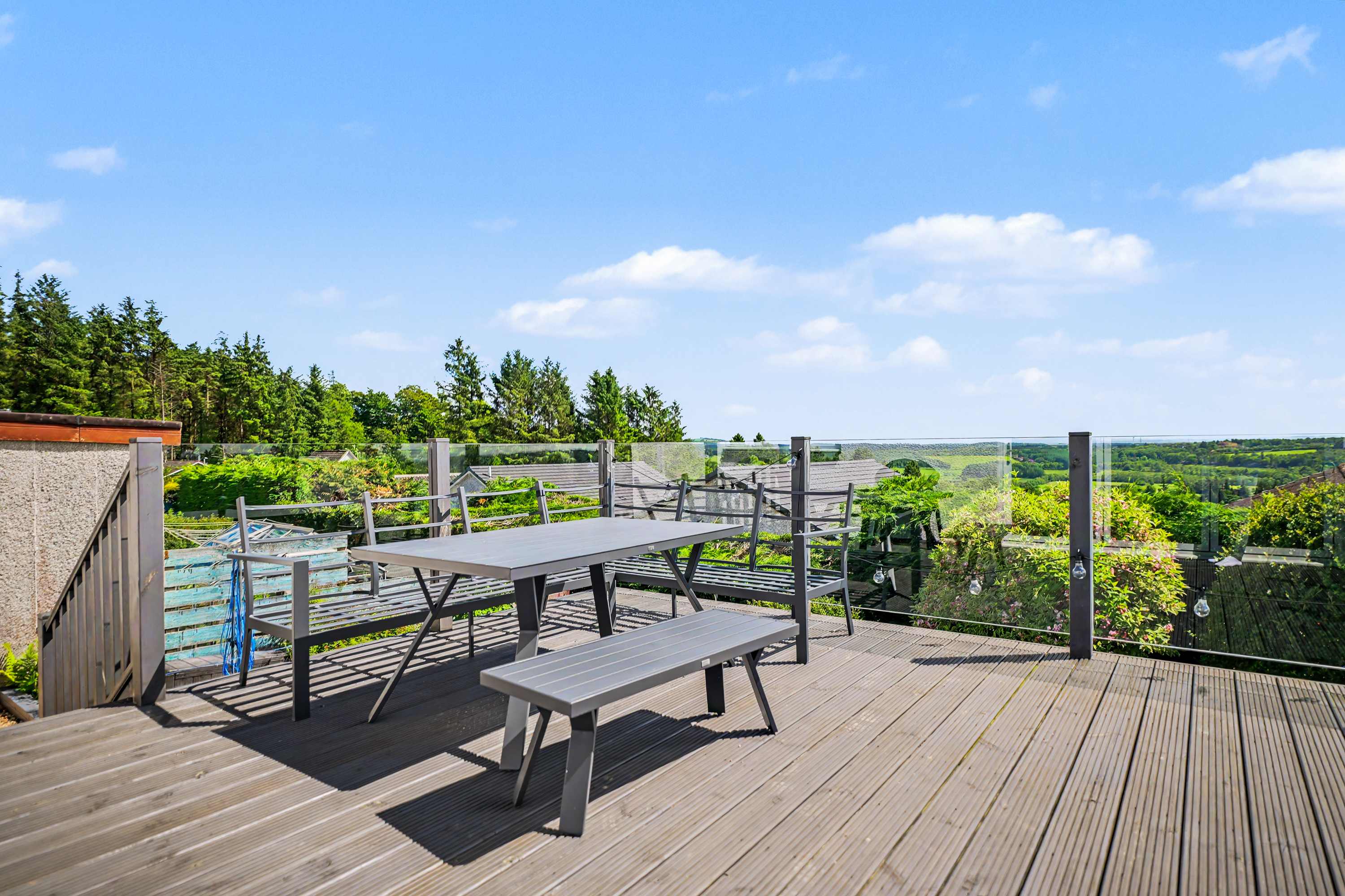 Stylish 3 Bedroom with Balcony and Amazing View in 15 Innerdownie Place FK14 7BY - Property image 19 - VivreStays