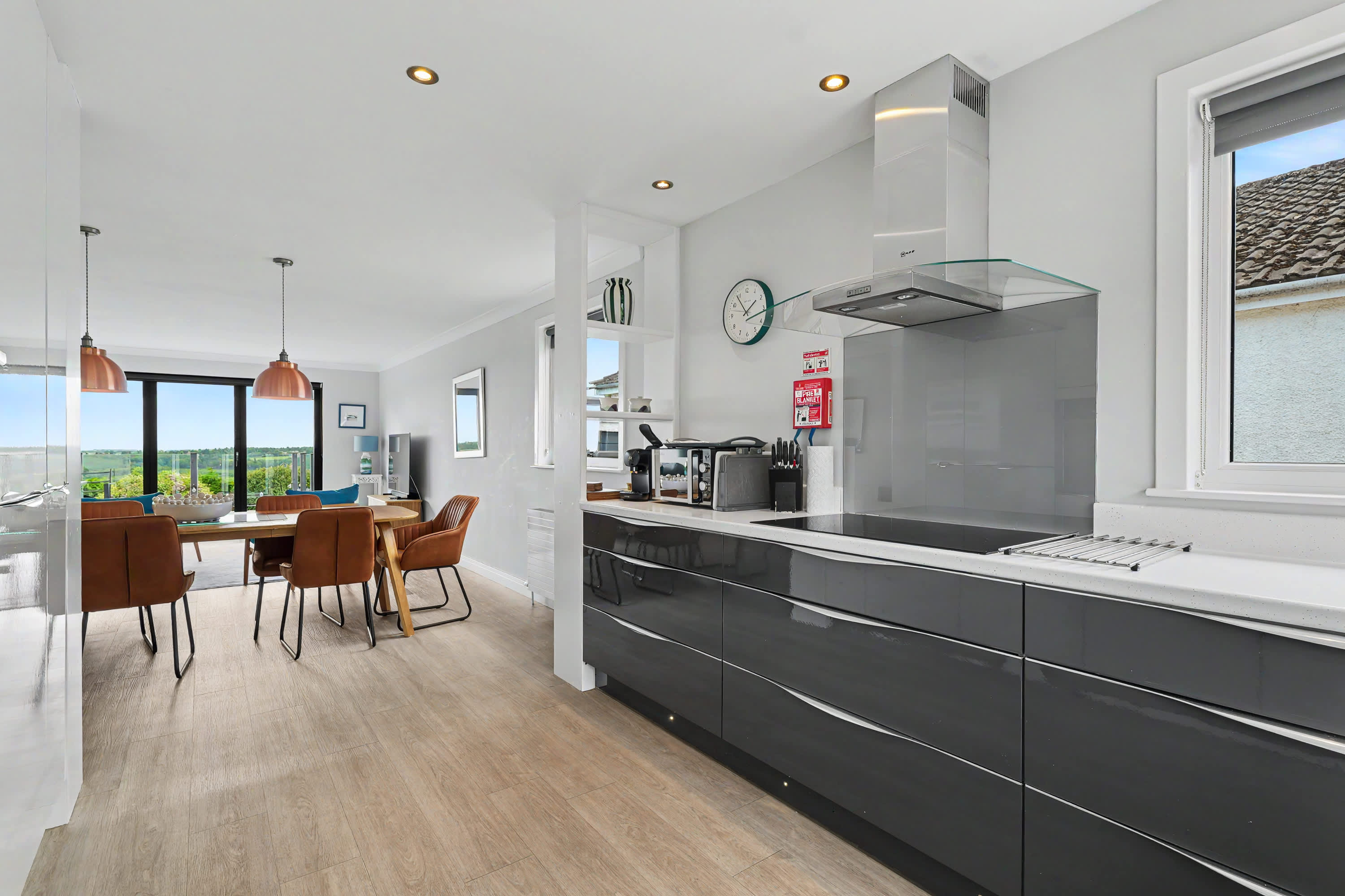 Stylish 3 Bedroom with Balcony and Amazing View in 15 Innerdownie Place FK14 7BY - Property image 7 - VivreStays