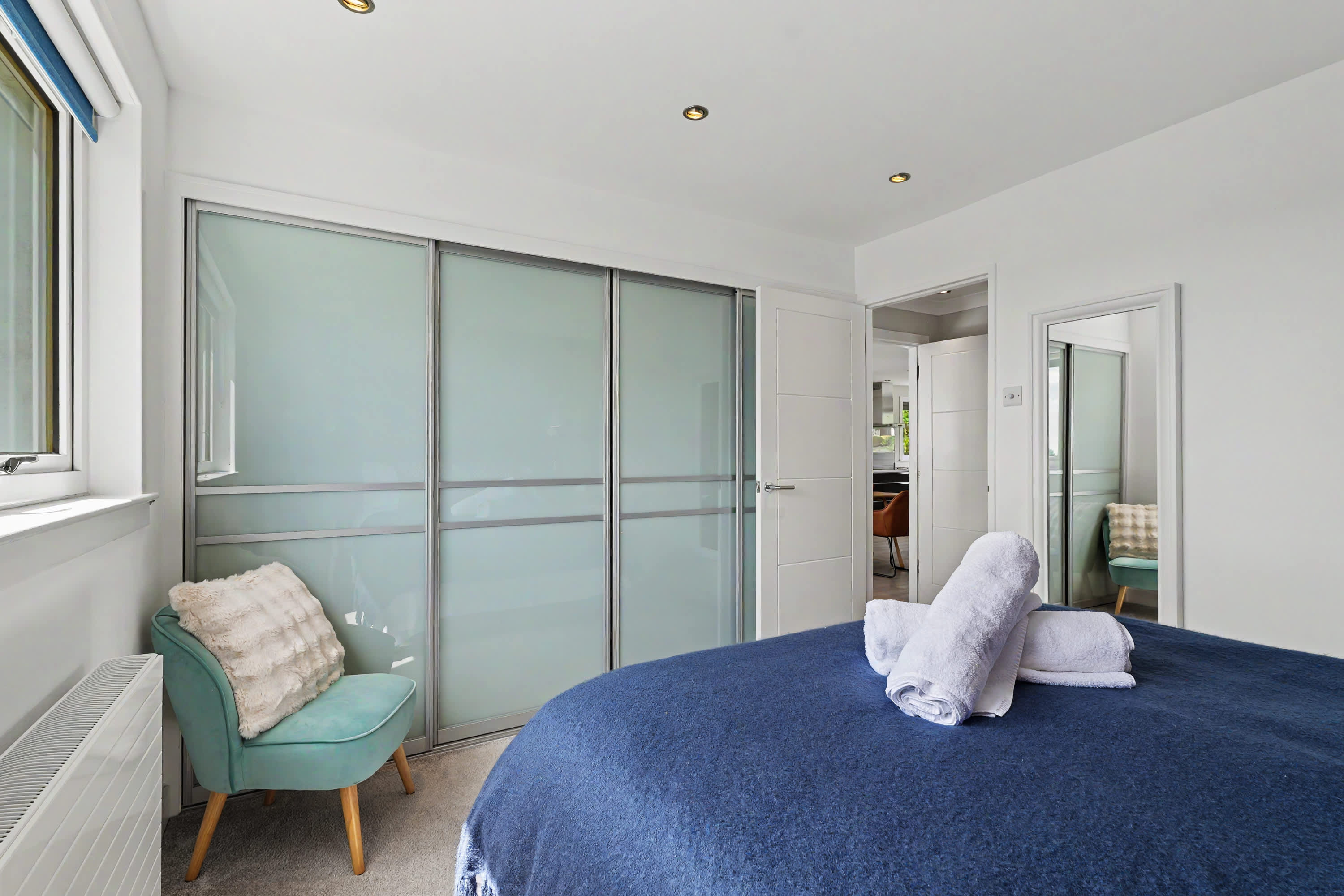 Stylish 3 Bedroom with Balcony and Amazing View in 15 Innerdownie Place FK14 7BY - Property image 11 - VivreStays