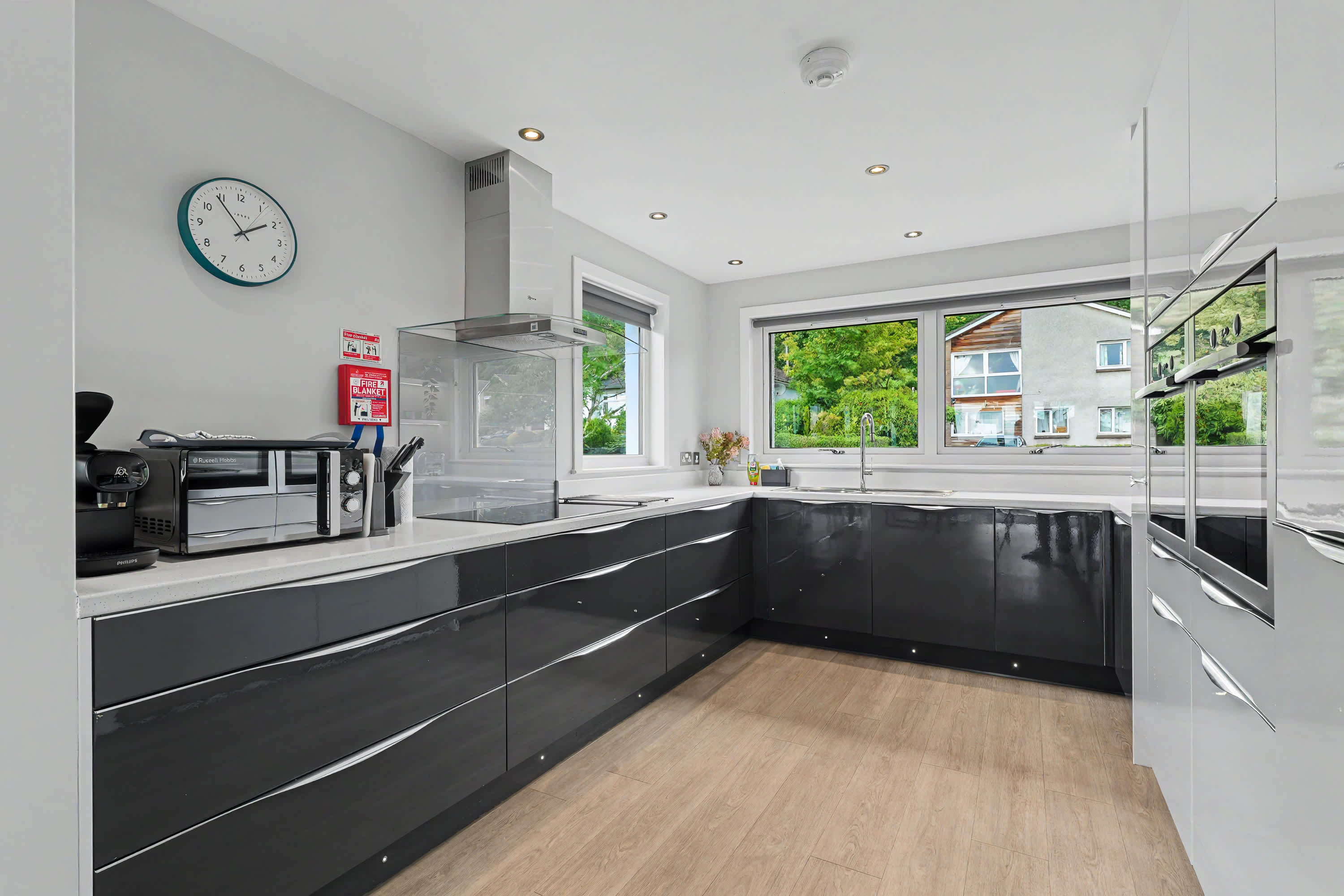 Stylish 3 Bedroom with Balcony and Amazing View in 15 Innerdownie Place FK14 7BY - Property image 6 - VivreStays