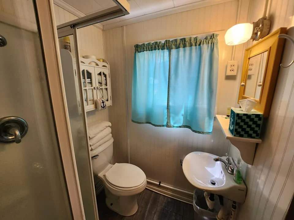 Anchorage Lakeview Cottage