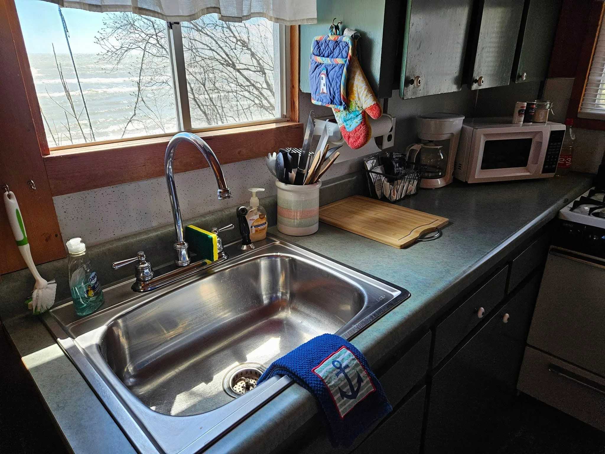 Anchorage Lakeview Cottage
