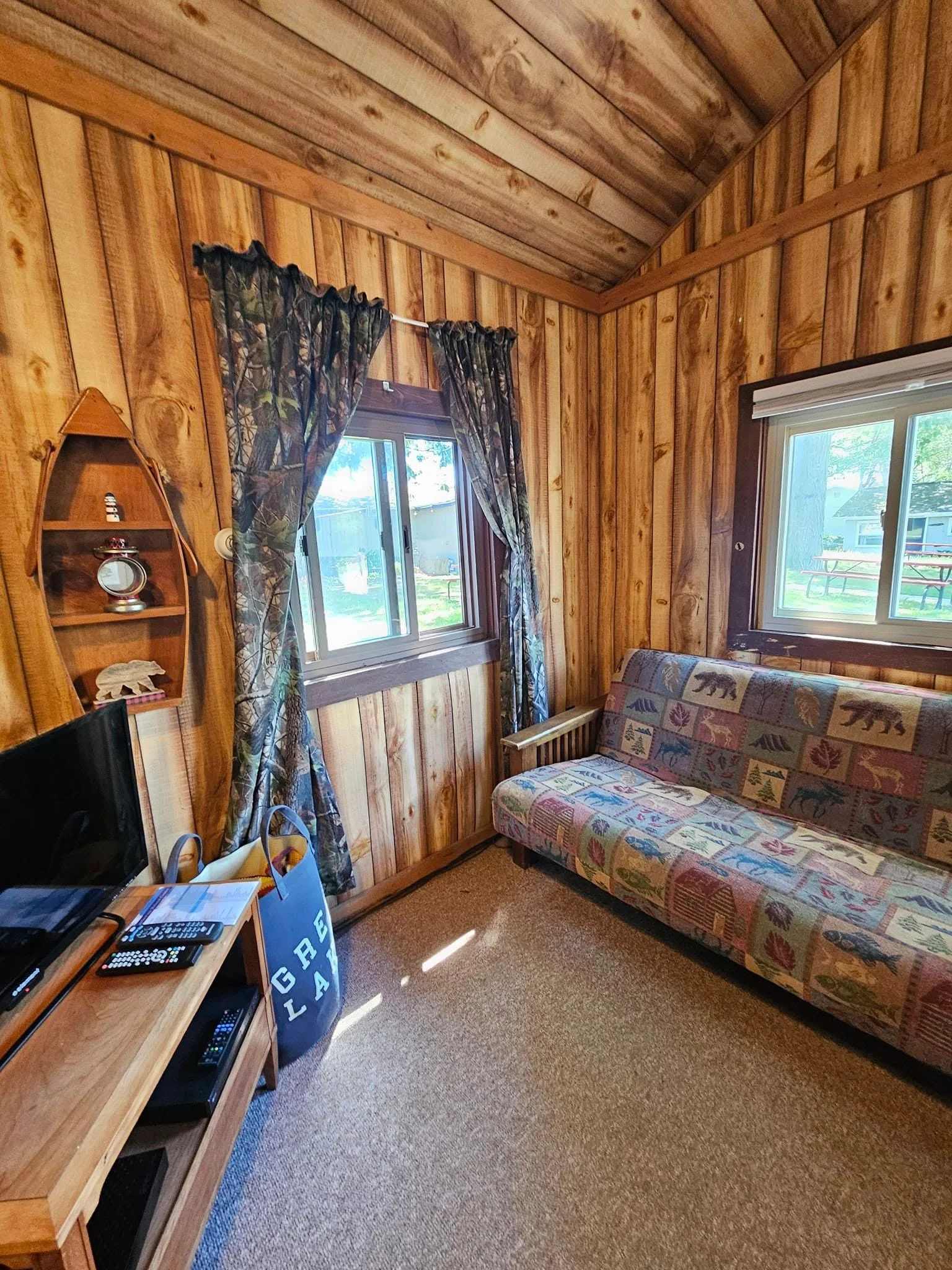 Cozy Lakeside Hideaway