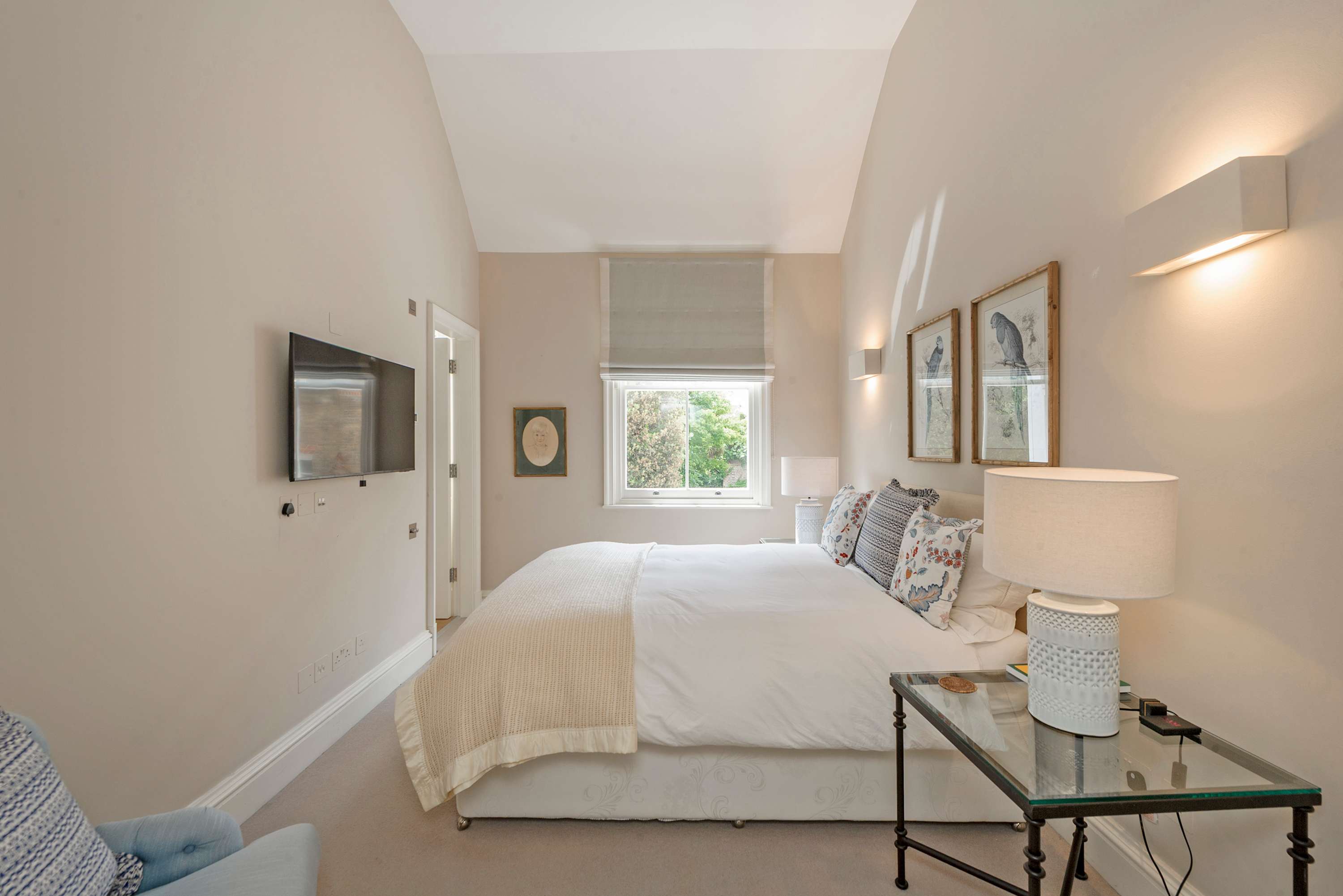 View Elegant 3 Bedroom Mews Flat in Knightsbridge in Lennox Gardens Mews 2 SW1X 0DP Elegant 3 Bedroom Mews Flat in Knightsbridge in Lennox Gardens Mews 2 SW1X 0DP - Property image 19 - VivreStays