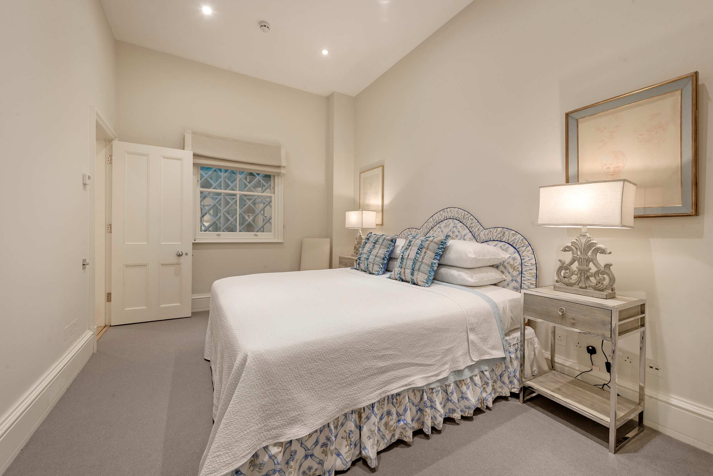 View Elegant 3 Bedroom Mews Flat in Knightsbridge in Lennox Gardens Mews 2 SW1X 0DP Elegant 3 Bedroom Mews Flat in Knightsbridge in Lennox Gardens Mews 2 SW1X 0DP - Property image 14 - VivreStays