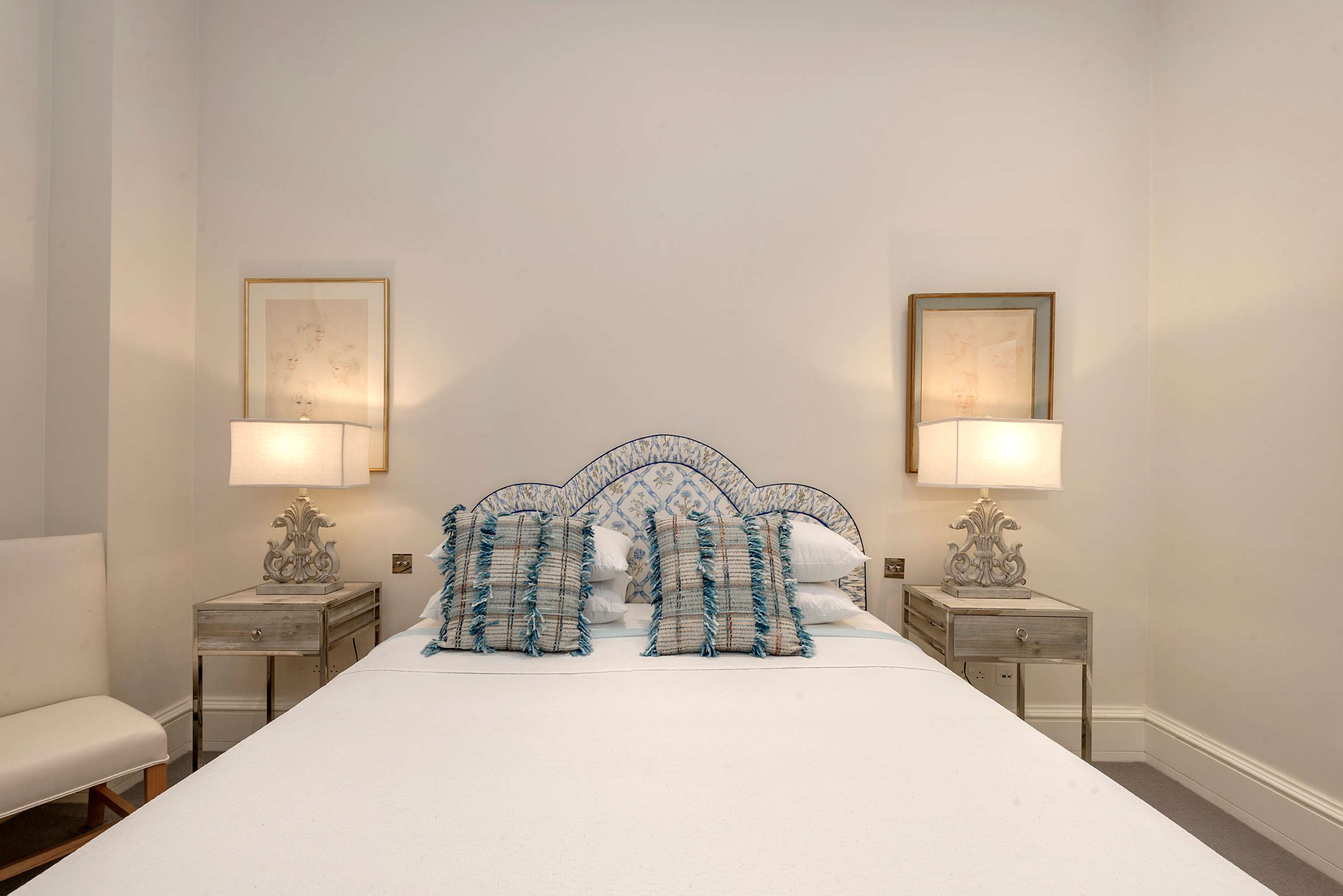 View Elegant 3 Bedroom Mews Flat in Knightsbridge in Lennox Gardens Mews 2 SW1X 0DP Elegant 3 Bedroom Mews Flat in Knightsbridge in Lennox Gardens Mews 2 SW1X 0DP - Property image 13 - VivreStays
