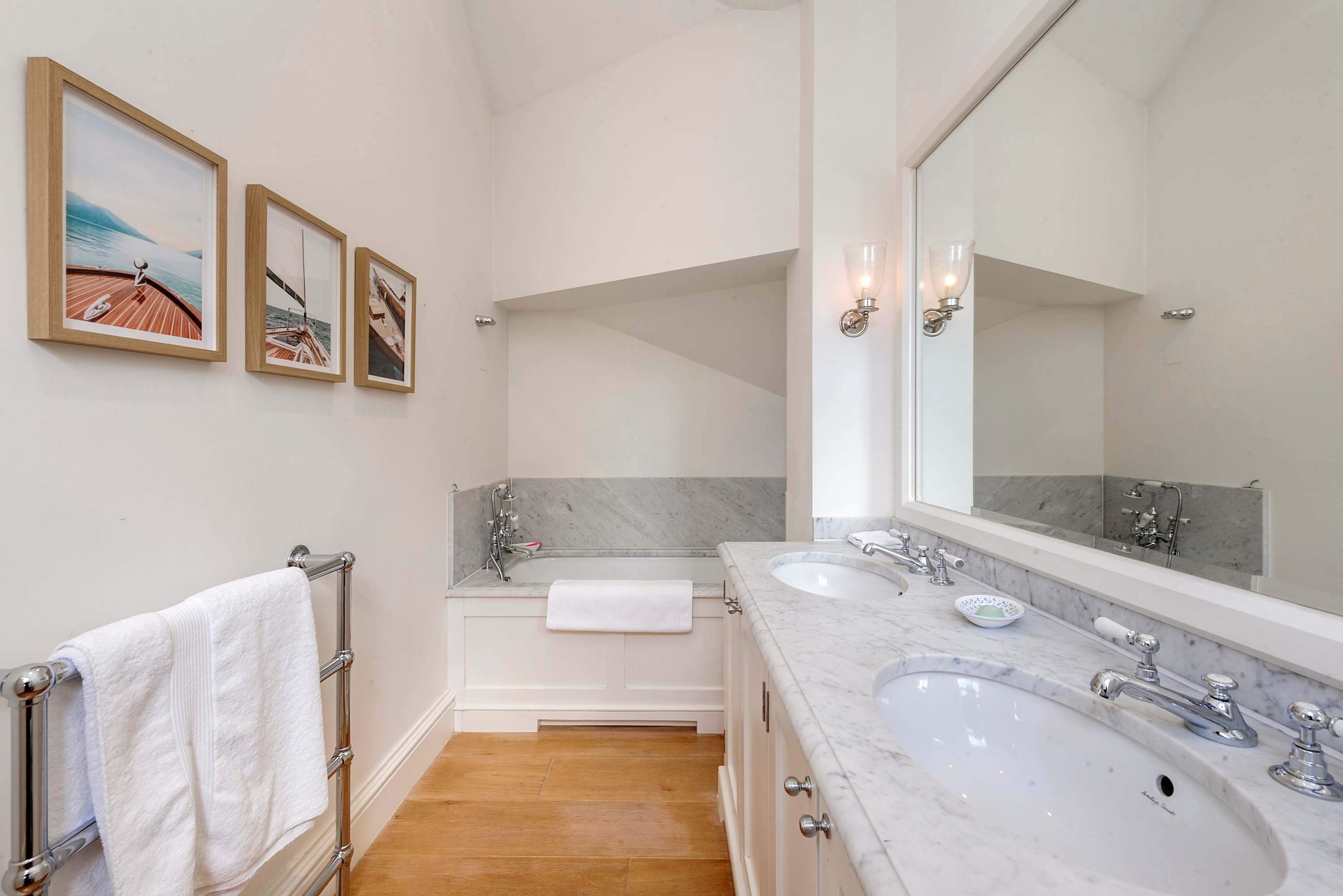 View Elegant 3 Bedroom Mews Flat in Knightsbridge in Lennox Gardens Mews 2 SW1X 0DP Elegant 3 Bedroom Mews Flat in Knightsbridge in Lennox Gardens Mews 2 SW1X 0DP - Property image 22 - VivreStays