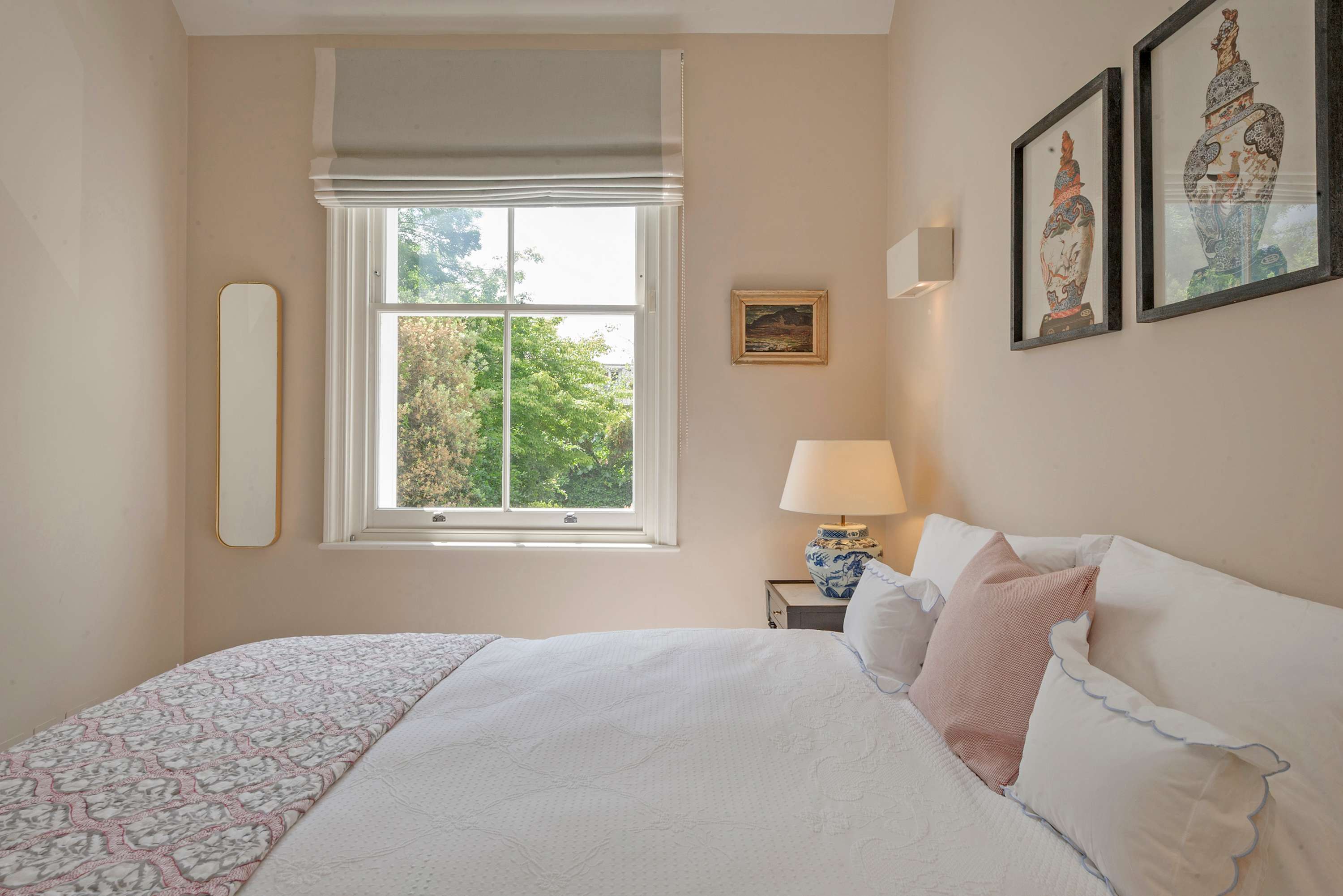 View Elegant 3 Bedroom Mews Flat in Knightsbridge in Lennox Gardens Mews 2 SW1X 0DP Elegant 3 Bedroom Mews Flat in Knightsbridge in Lennox Gardens Mews 2 SW1X 0DP - Property image 24 - VivreStays