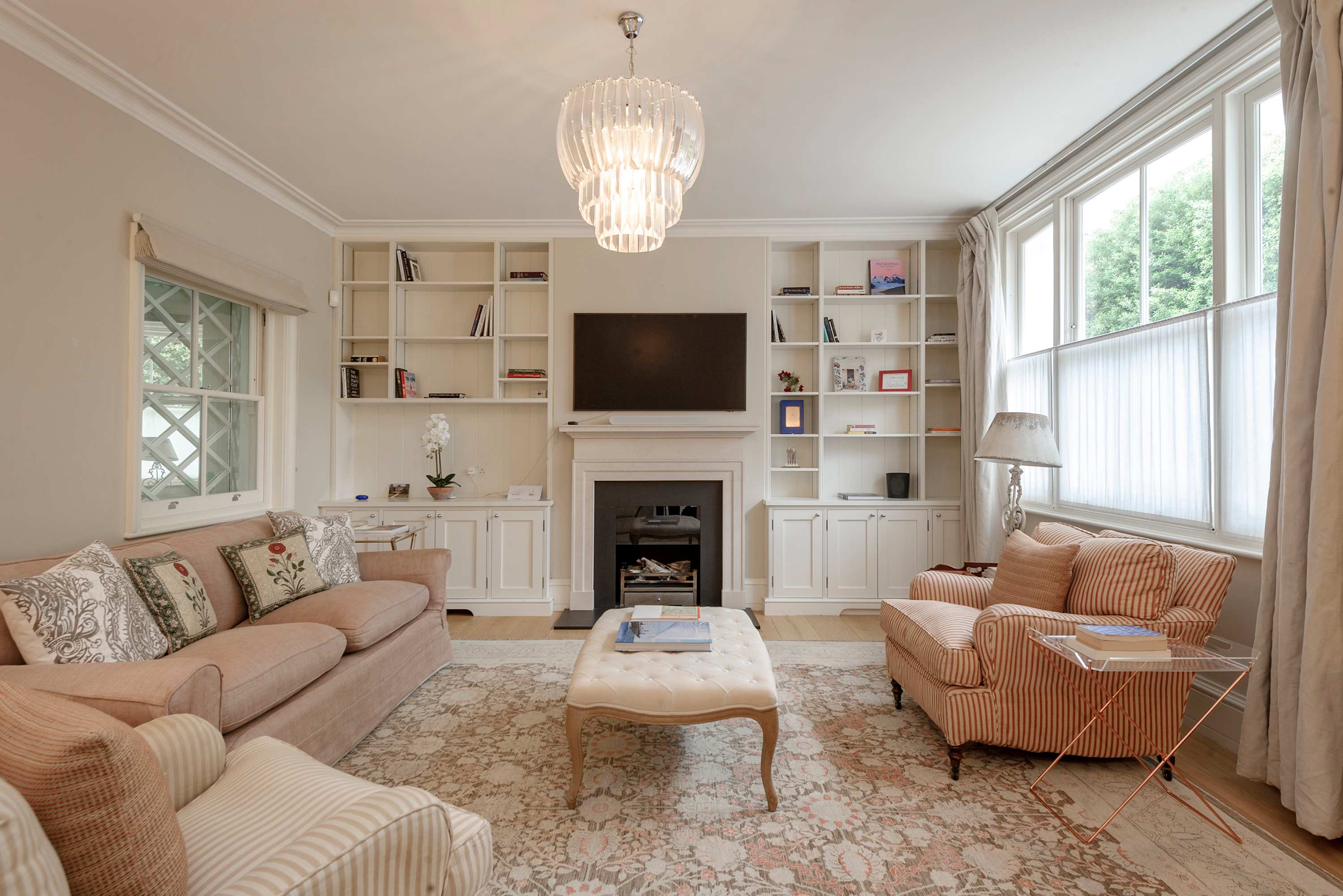 Elegant 3 Bedroom Mews Flat in Knightsbridge serviced apartment - UK - VivreStays
