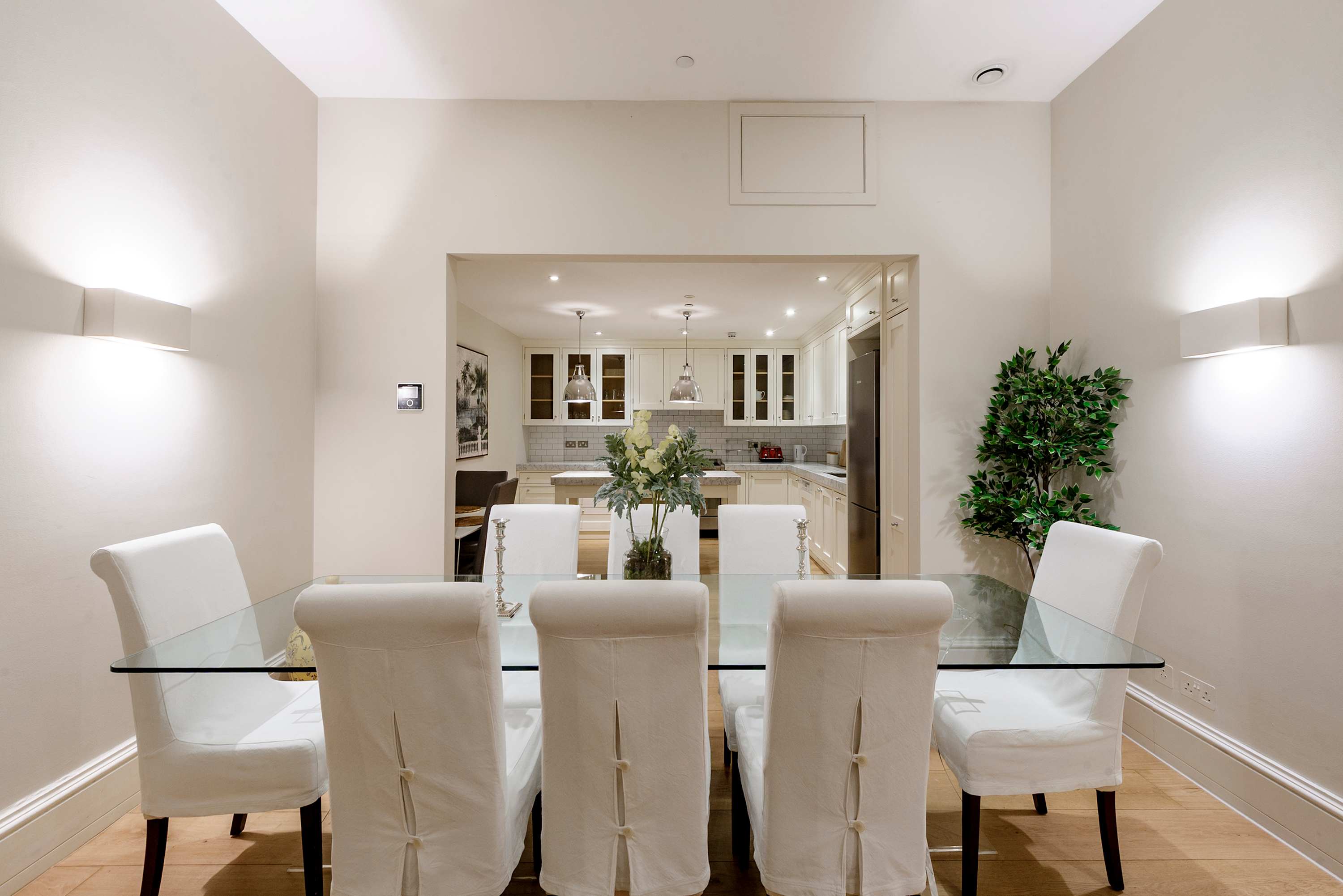 View Elegant 3 Bedroom Mews Flat in Knightsbridge in Lennox Gardens Mews 2 SW1X 0DP Elegant 3 Bedroom Mews Flat in Knightsbridge in Lennox Gardens Mews 2 SW1X 0DP - Property image 11 - VivreStays