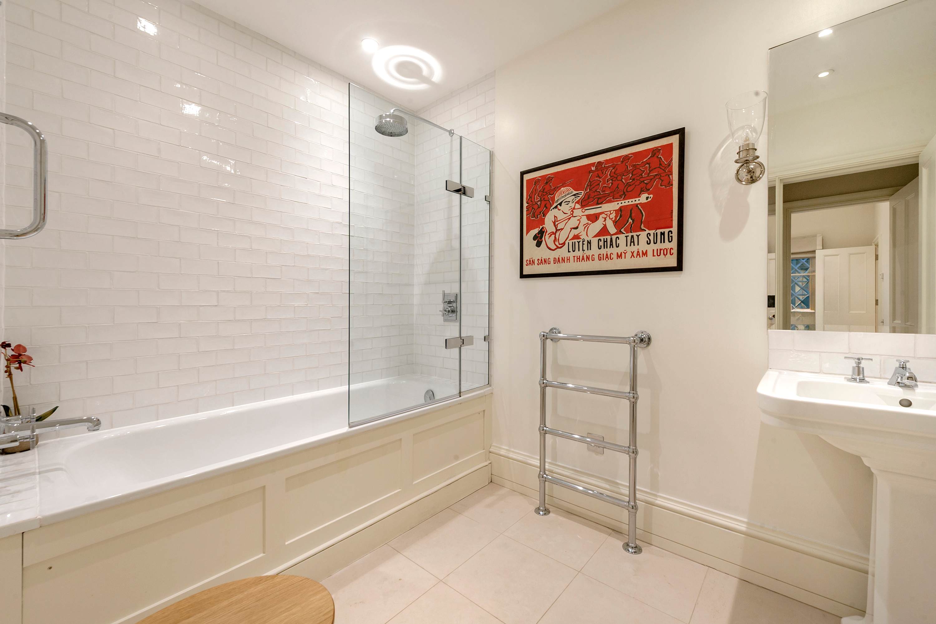 View Elegant 3 Bedroom Mews Flat in Knightsbridge in Lennox Gardens Mews 2 SW1X 0DP Elegant 3 Bedroom Mews Flat in Knightsbridge in Lennox Gardens Mews 2 SW1X 0DP - Property image 15 - VivreStays