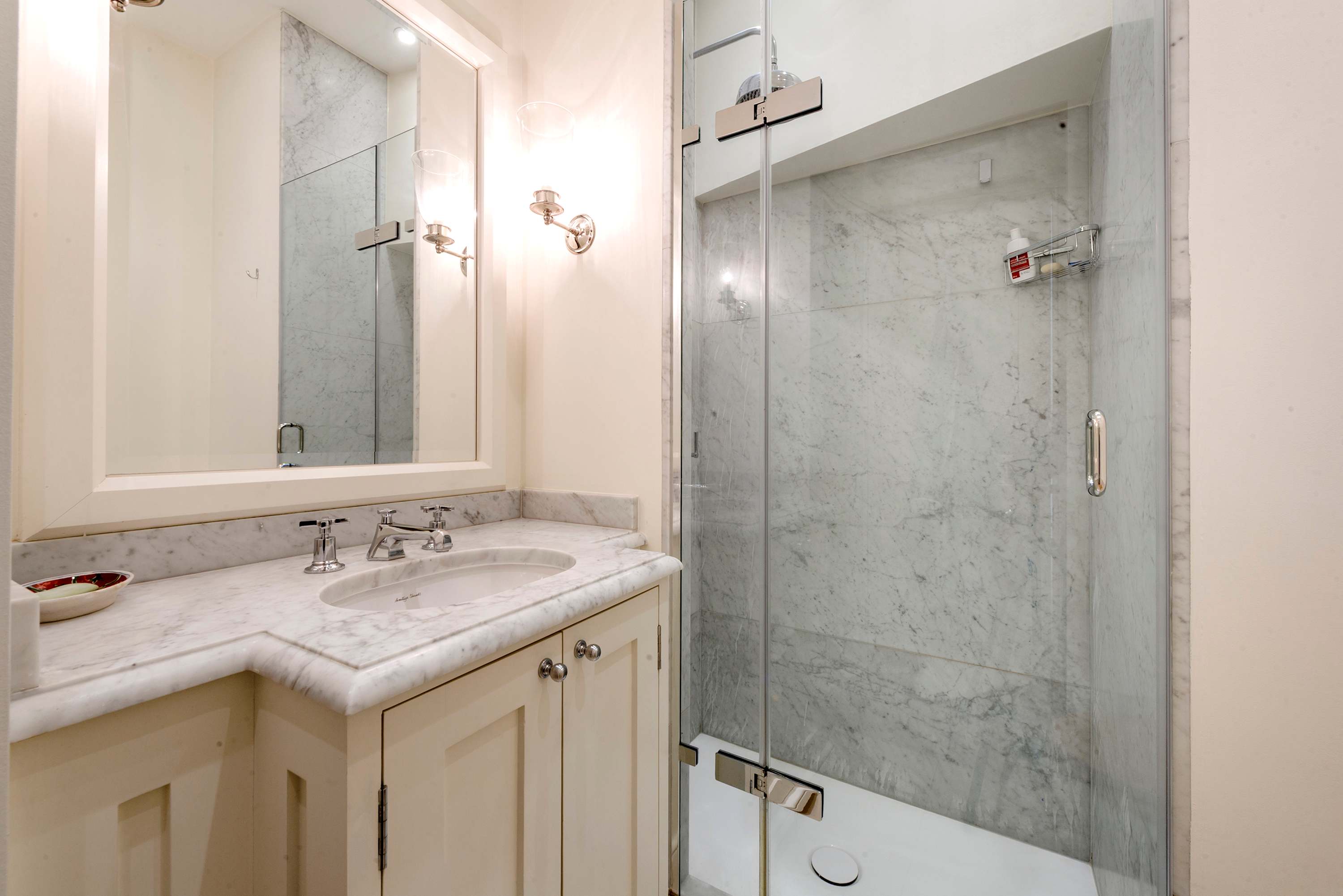 View Elegant 3 Bedroom Mews Flat in Knightsbridge in Lennox Gardens Mews 2 SW1X 0DP Elegant 3 Bedroom Mews Flat in Knightsbridge in Lennox Gardens Mews 2 SW1X 0DP - Property image 26 - VivreStays