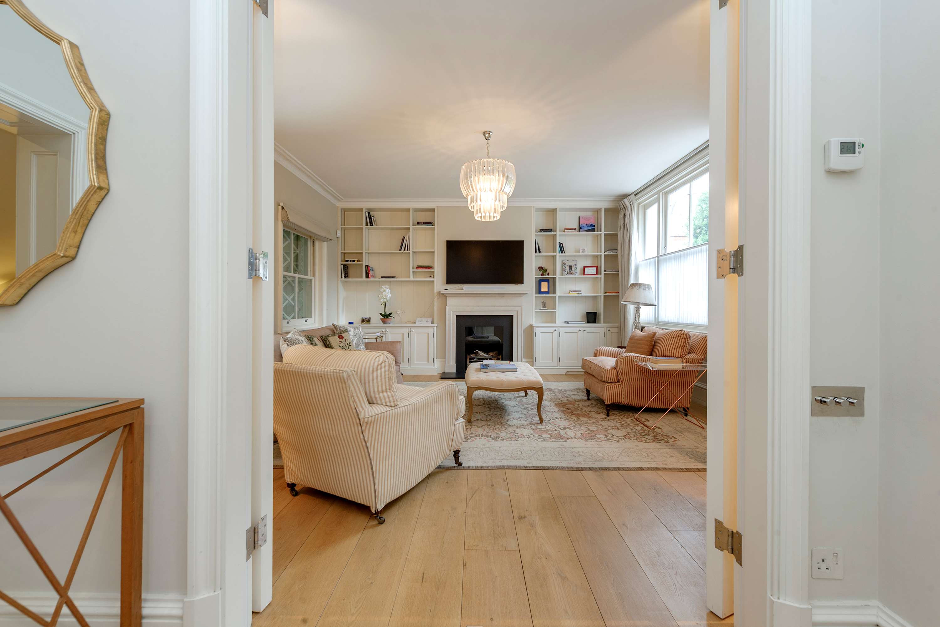 View Elegant 3 Bedroom Mews Flat in Knightsbridge in Lennox Gardens Mews 2 SW1X 0DP Elegant 3 Bedroom Mews Flat in Knightsbridge in Lennox Gardens Mews 2 SW1X 0DP - Property image 28 - VivreStays