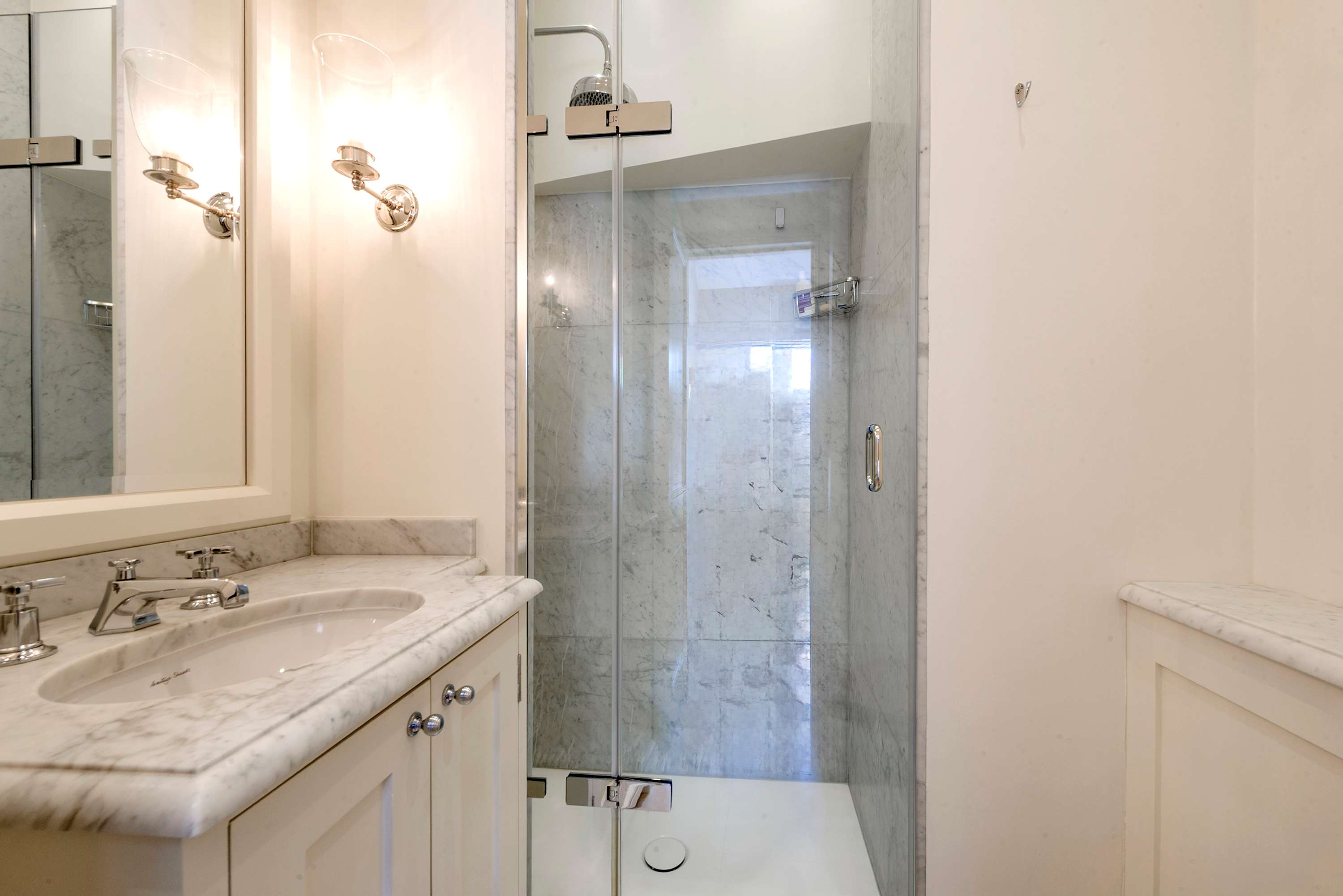 View Elegant 3 Bedroom Mews Flat in Knightsbridge in Lennox Gardens Mews 2 SW1X 0DP Elegant 3 Bedroom Mews Flat in Knightsbridge in Lennox Gardens Mews 2 SW1X 0DP - Property image 27 - VivreStays