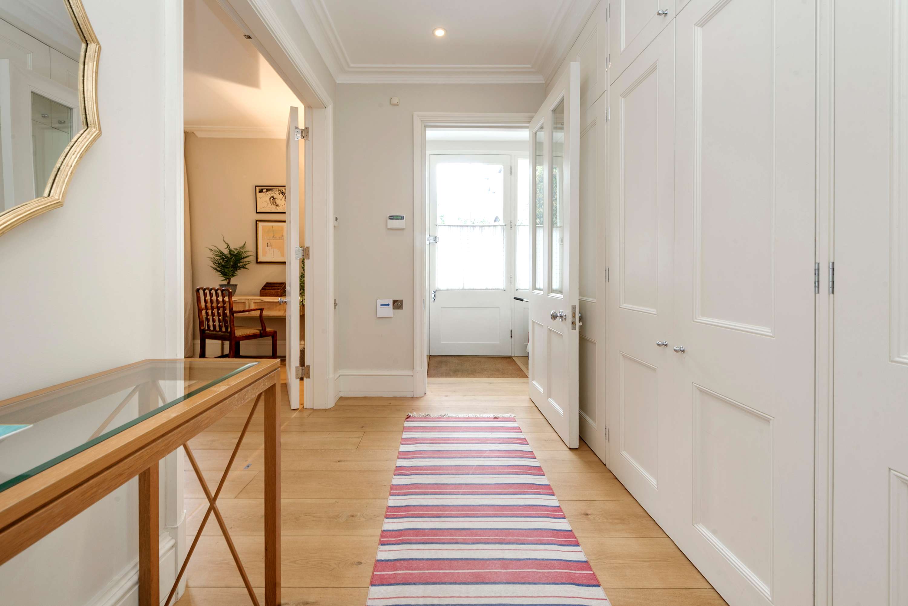 View Elegant 3 Bedroom Mews Flat in Knightsbridge in Lennox Gardens Mews 2 SW1X 0DP Elegant 3 Bedroom Mews Flat in Knightsbridge in Lennox Gardens Mews 2 SW1X 0DP - Property image 31 - VivreStays