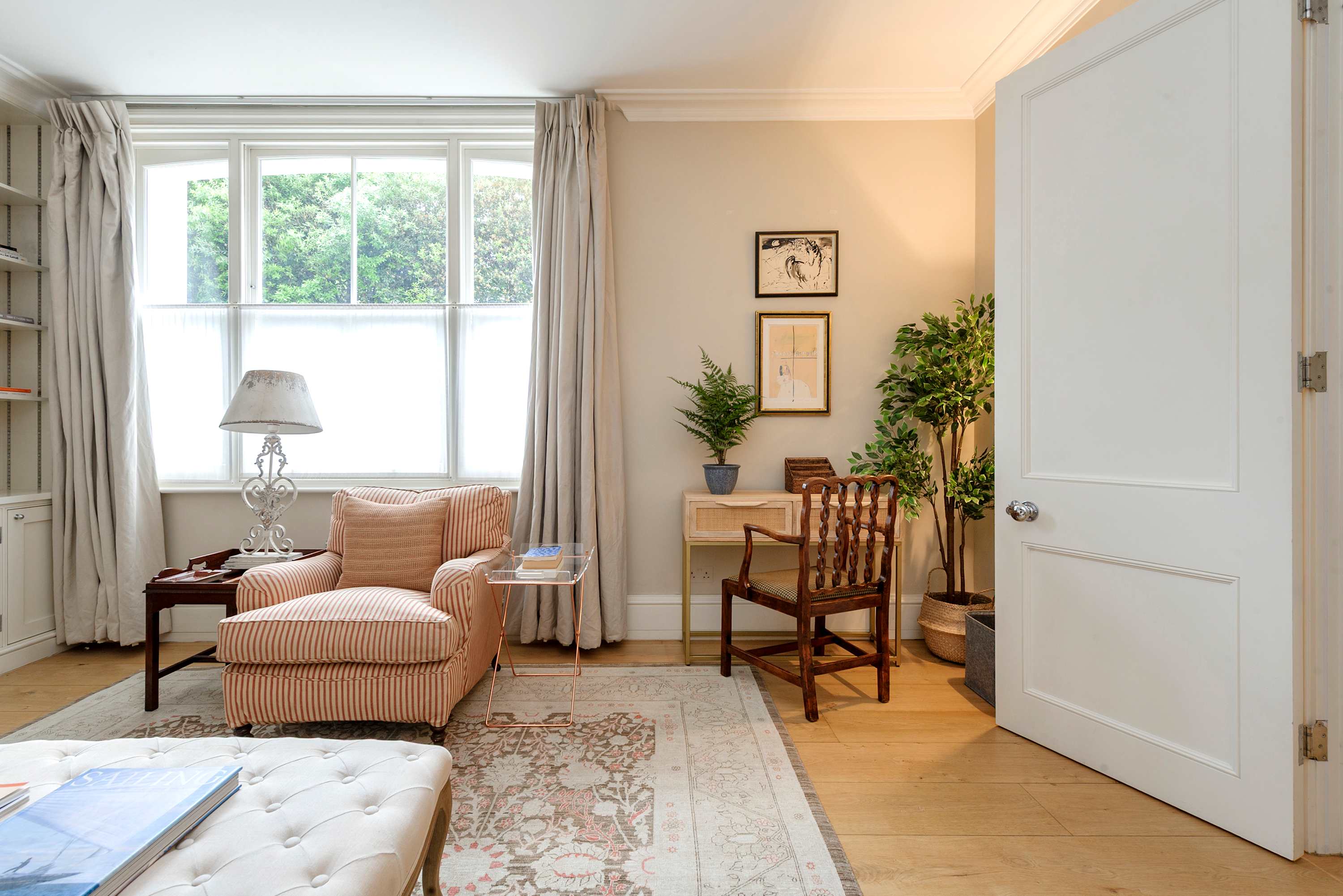 View Elegant 3 Bedroom Mews Flat in Knightsbridge in Lennox Gardens Mews 2 SW1X 0DP Elegant 3 Bedroom Mews Flat in Knightsbridge in Lennox Gardens Mews 2 SW1X 0DP - Property image 30 - VivreStays