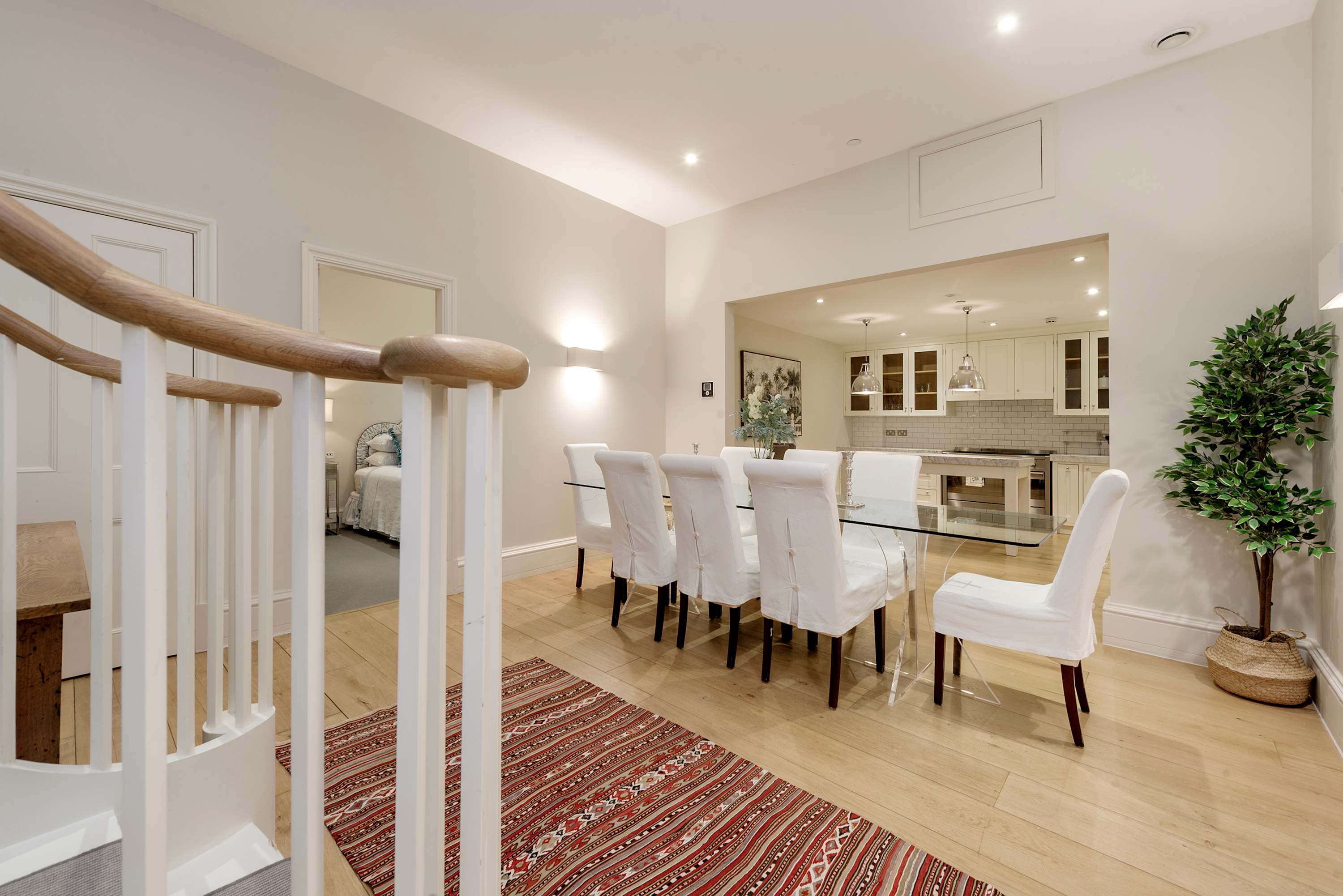 View Elegant 3 Bedroom Mews Flat in Knightsbridge in Lennox Gardens Mews 2 SW1X 0DP Elegant 3 Bedroom Mews Flat in Knightsbridge in Lennox Gardens Mews 2 SW1X 0DP - Property image 34 - VivreStays