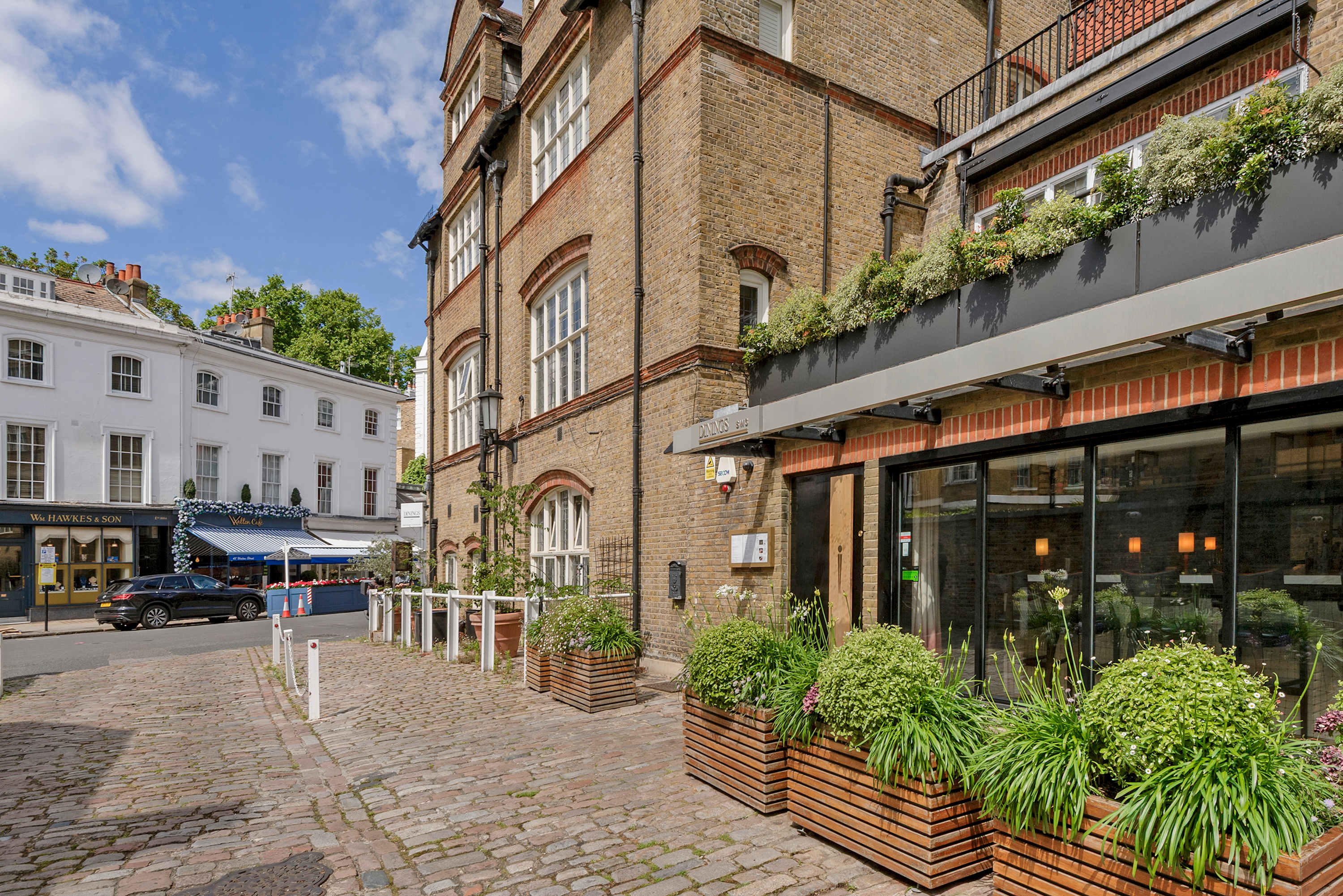 View Elegant 3 Bedroom Mews Flat in Knightsbridge in Lennox Gardens Mews 2 SW1X 0DP Elegant 3 Bedroom Mews Flat in Knightsbridge in Lennox Gardens Mews 2 SW1X 0DP - Property image 37 - VivreStays