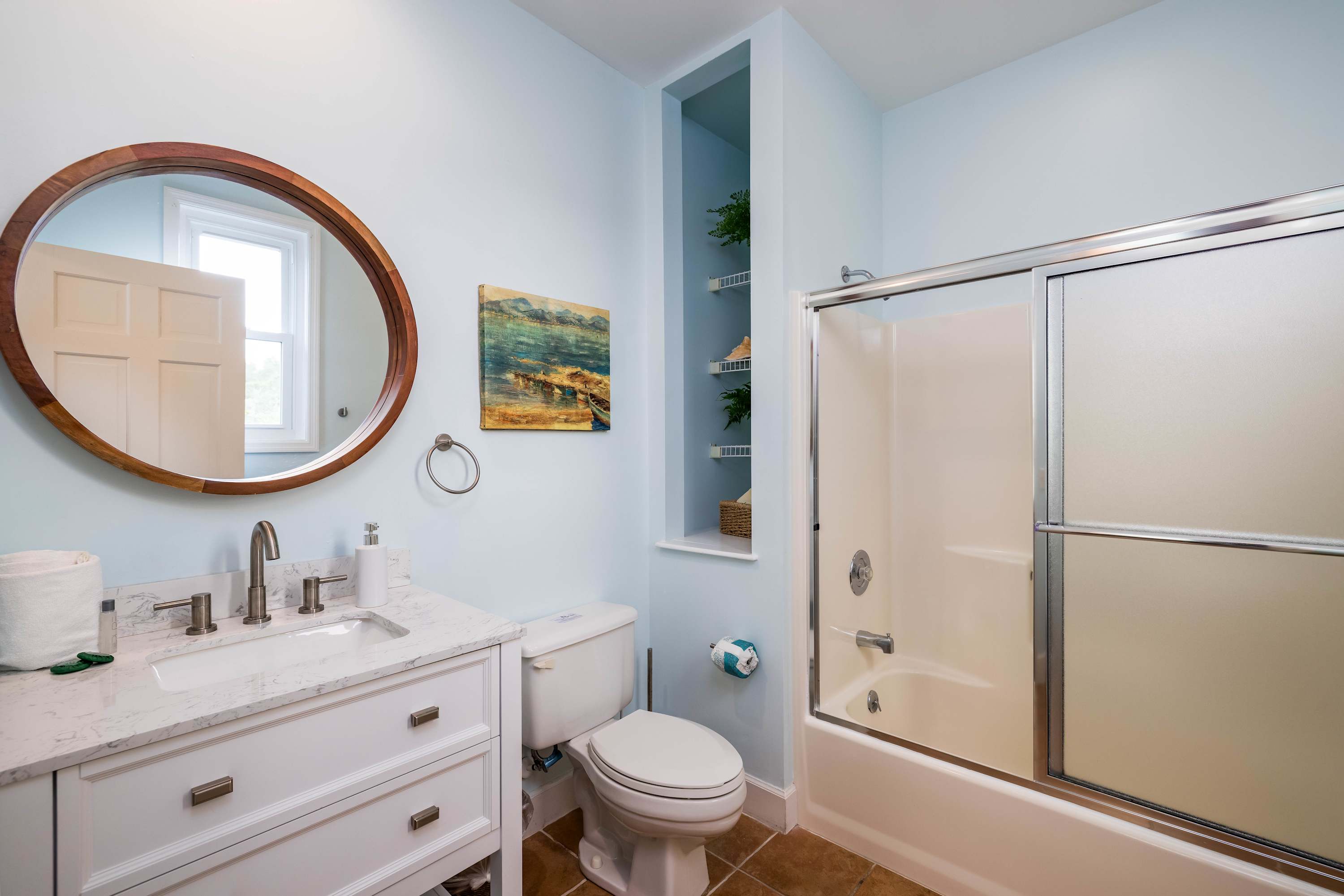 Guest En Suite Bathroom with Tub Shower Combo