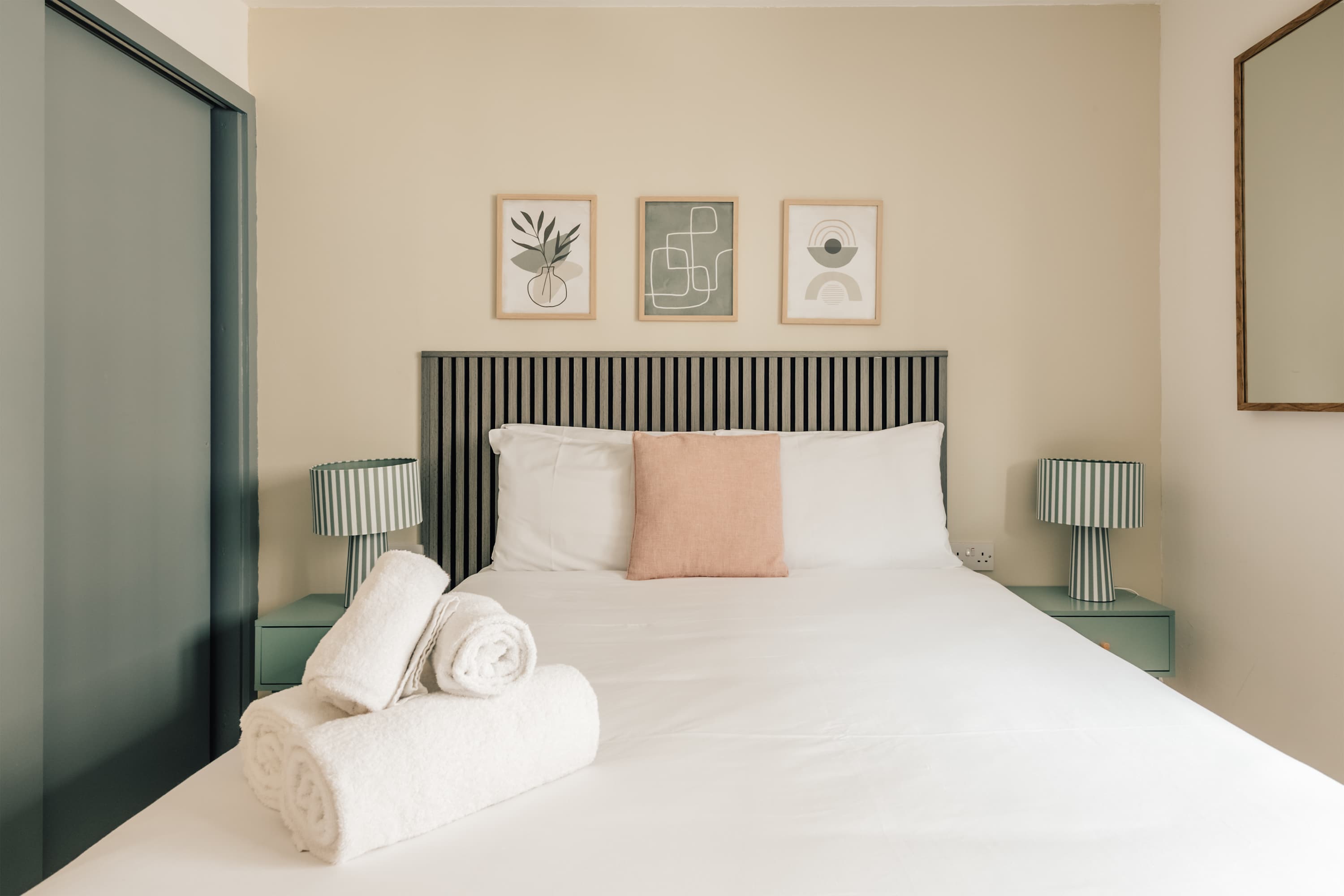 Kensington Gardens Flat w/ Balcony & Elevator in Queensway 24 W2 3RX - Property image 7 - VivreStays