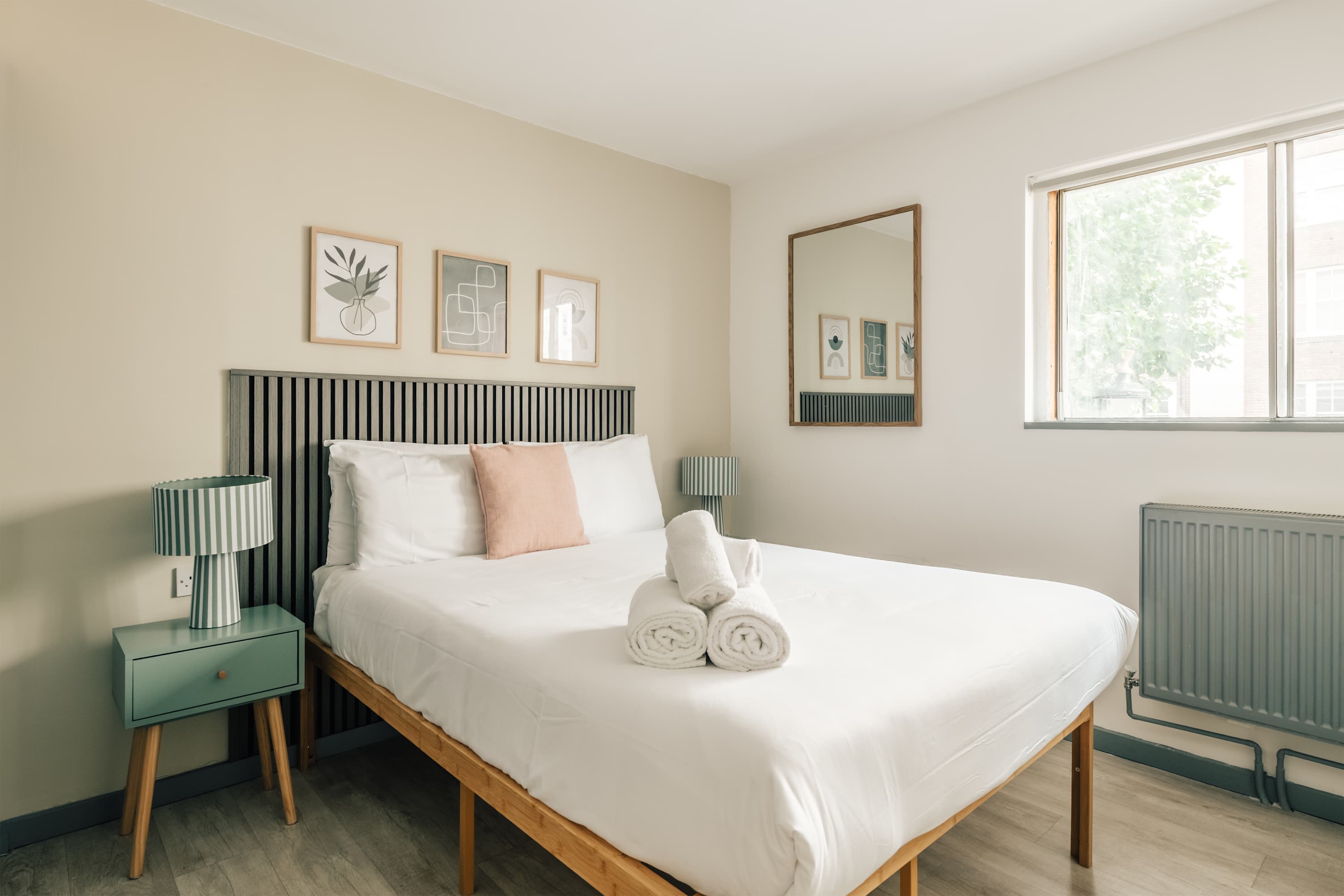 Kensington Gardens Flat w/ Balcony & Elevator in Queensway 24 W2 3RX - Property image 6 - VivreStays