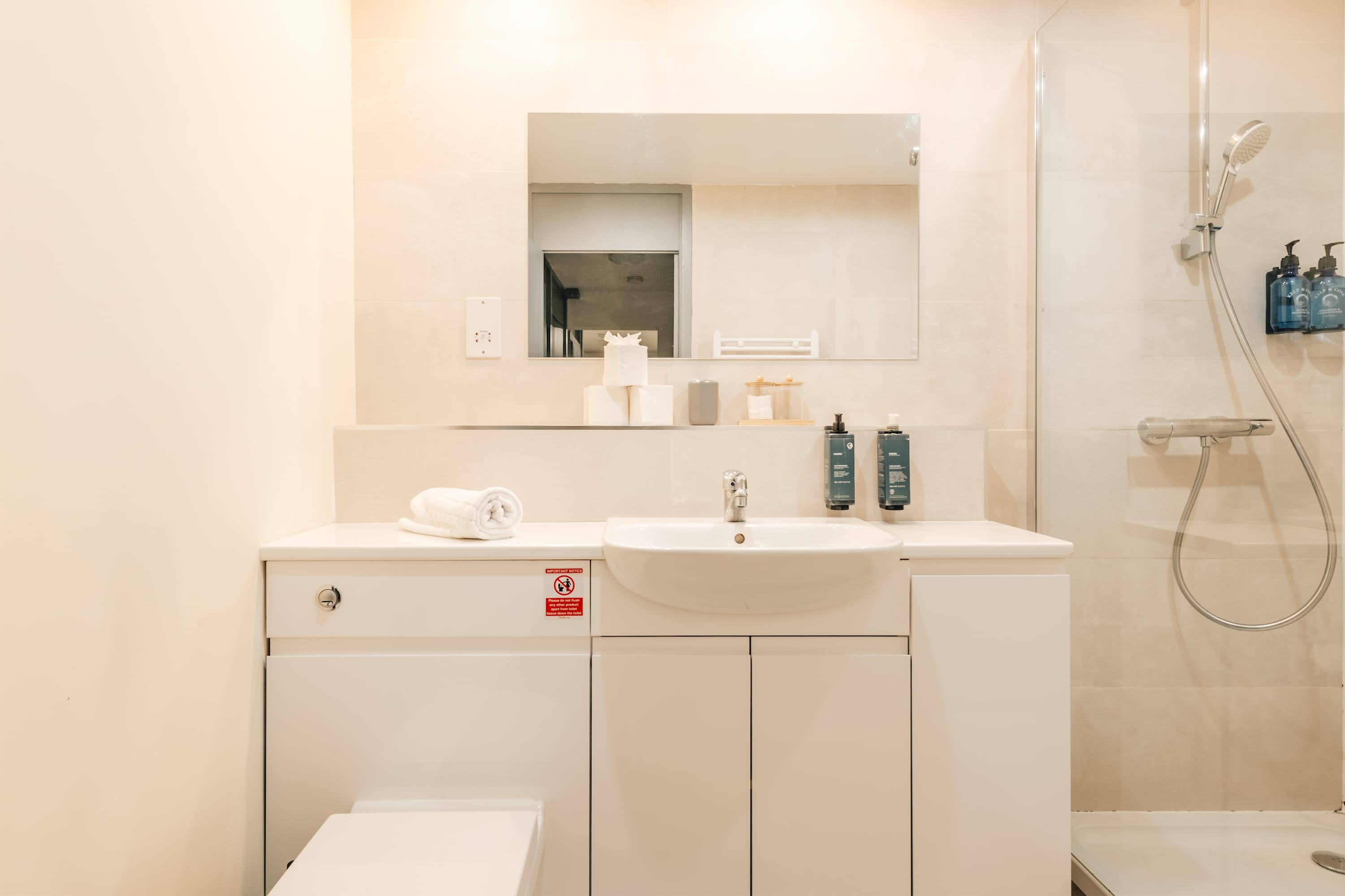 Kensington Gardens Flat w/ Balcony & Elevator in Queensway 24 W2 3RX - Property image 14 - VivreStays