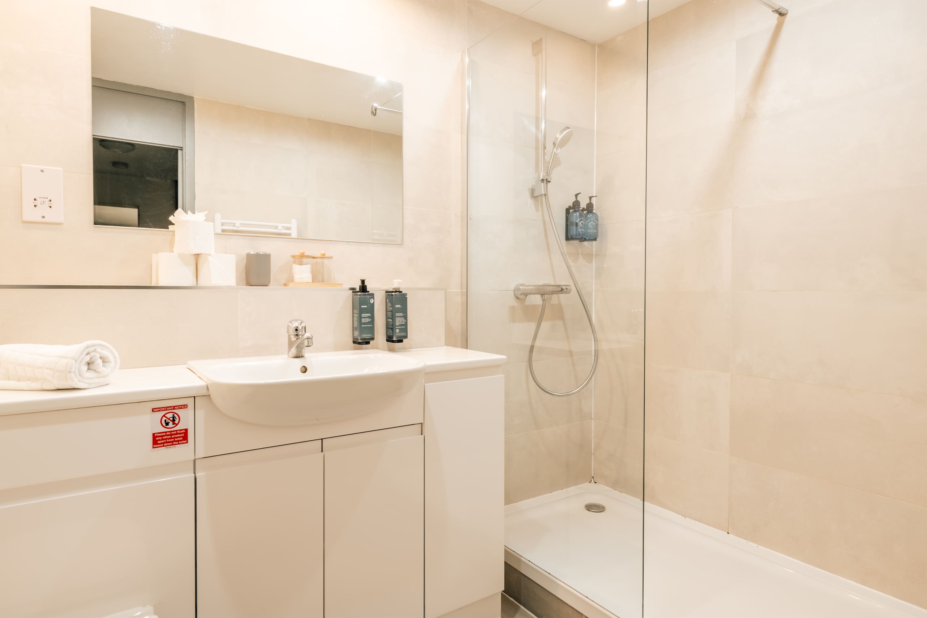 Kensington Gardens Flat w/ Balcony & Elevator in Queensway 24 W2 3RX - Property image 15 - VivreStays