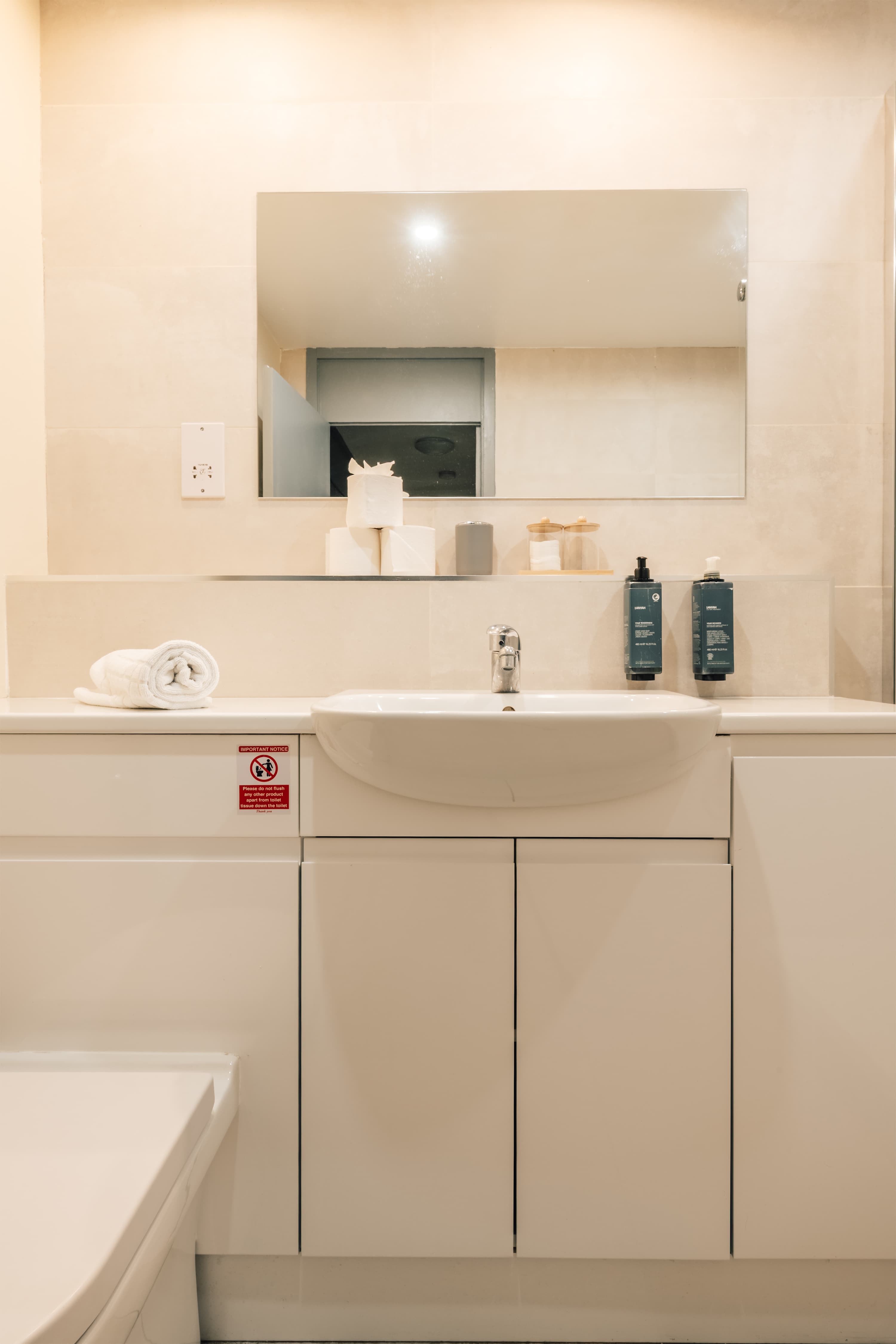 Kensington Gardens Flat w/ Balcony & Elevator in Queensway 24 W2 3RX - Property image 16 - VivreStays