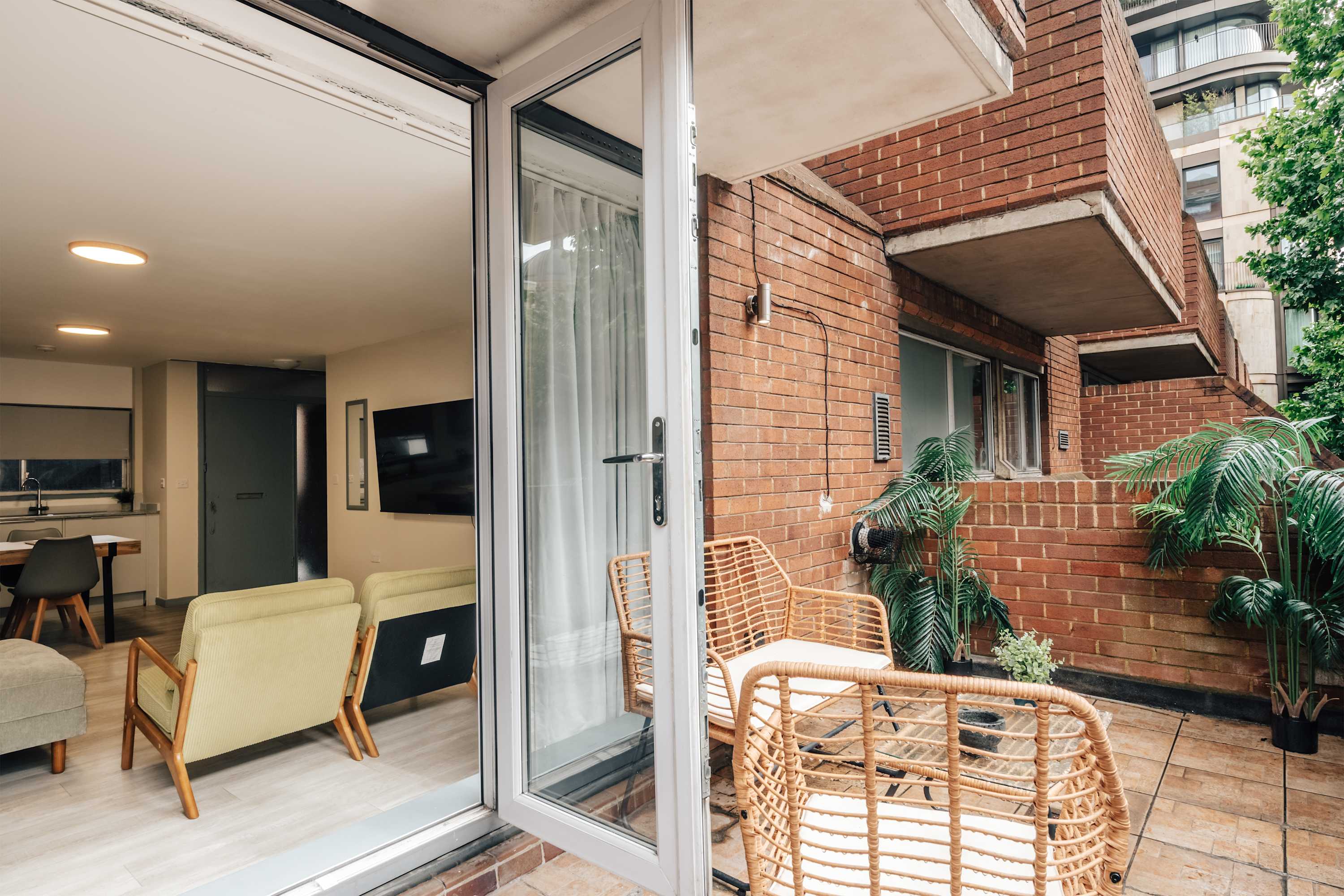 Kensington Gardens Flat w/ Balcony & Elevator in Queensway 24 W2 3RX - Property image 3 - VivreStays