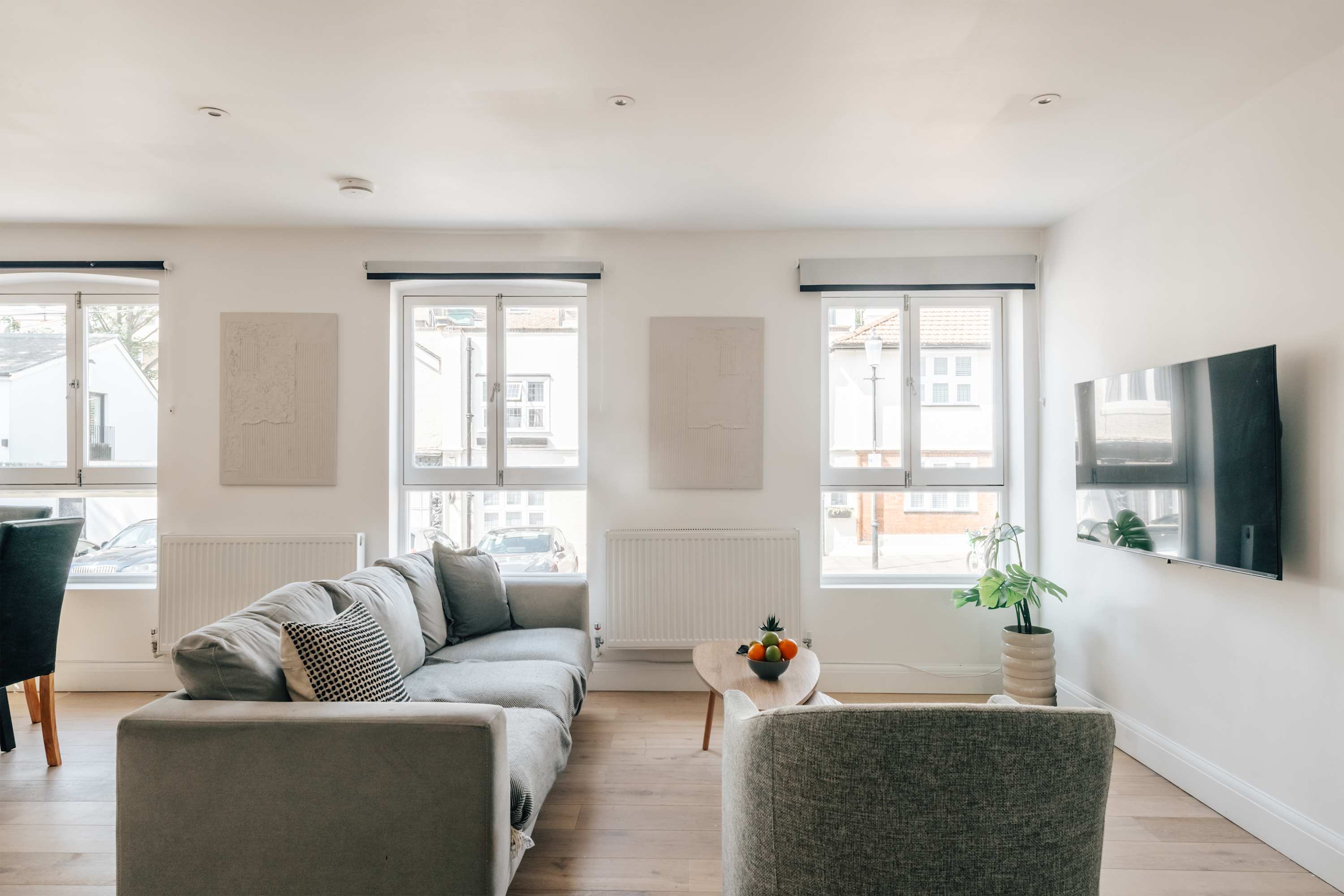 View Kensington High Street Apt: Modern Comfort & in Kensington High Street 353 W8 6NW Kensington High Street Apt: Modern Comfort & in Kensington High Street 353 W8 6NW - Property image 6 - VivreStays